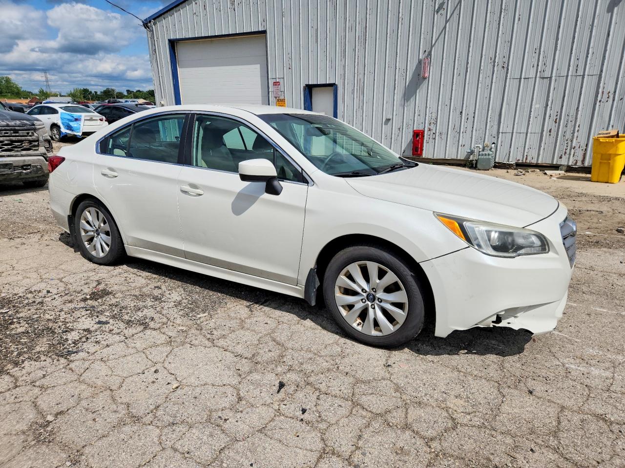 2015 Subaru Legacy 2.5i Premium White vin: 4S3BNBC67F3040752