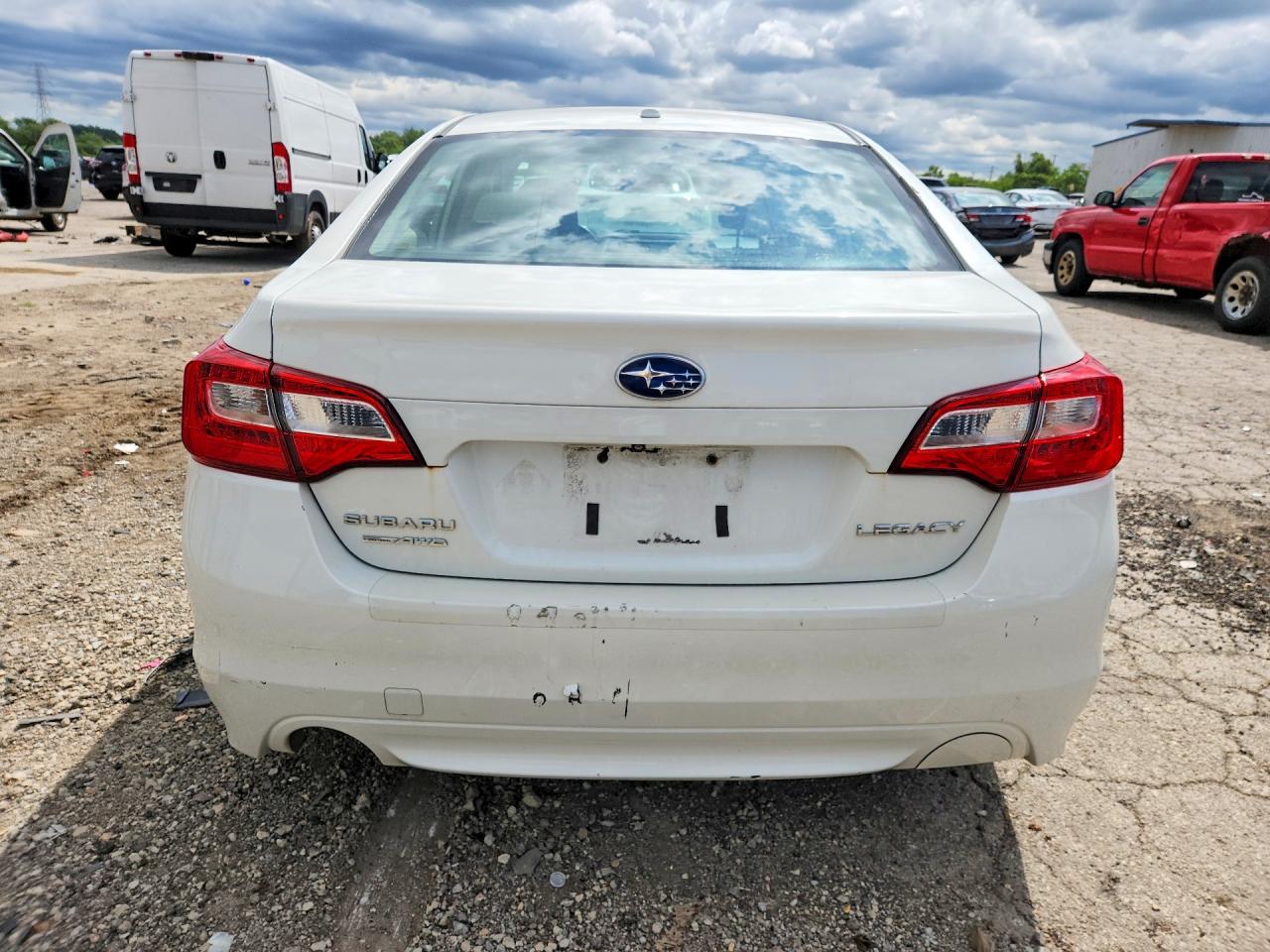2015 Subaru Legacy 2.5i Premium White vin: 4S3BNBC67F3040752