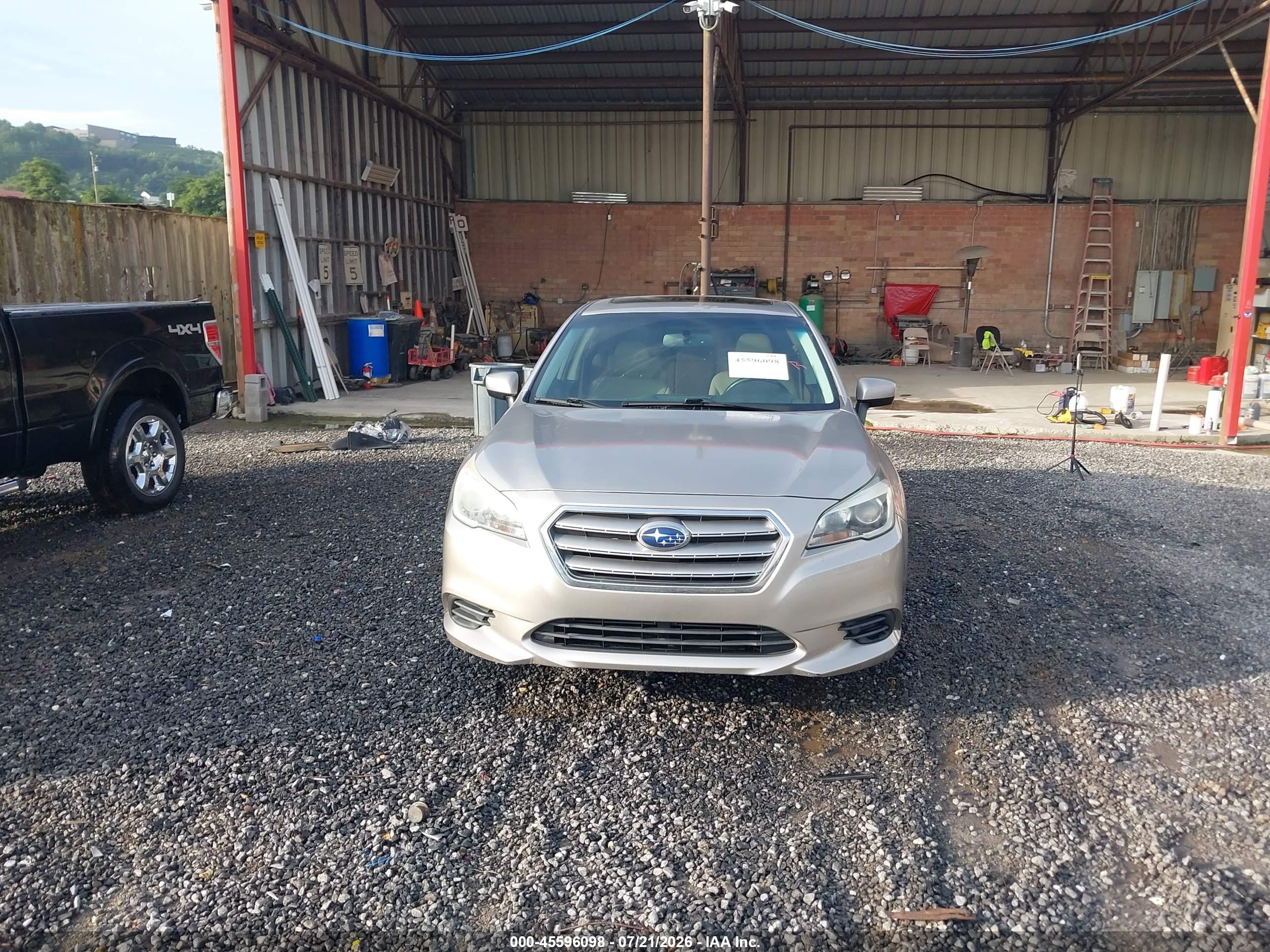 2015 Subaru Legacy 2.5i Premium Champagne vin: 4S3BNBD63F3040066