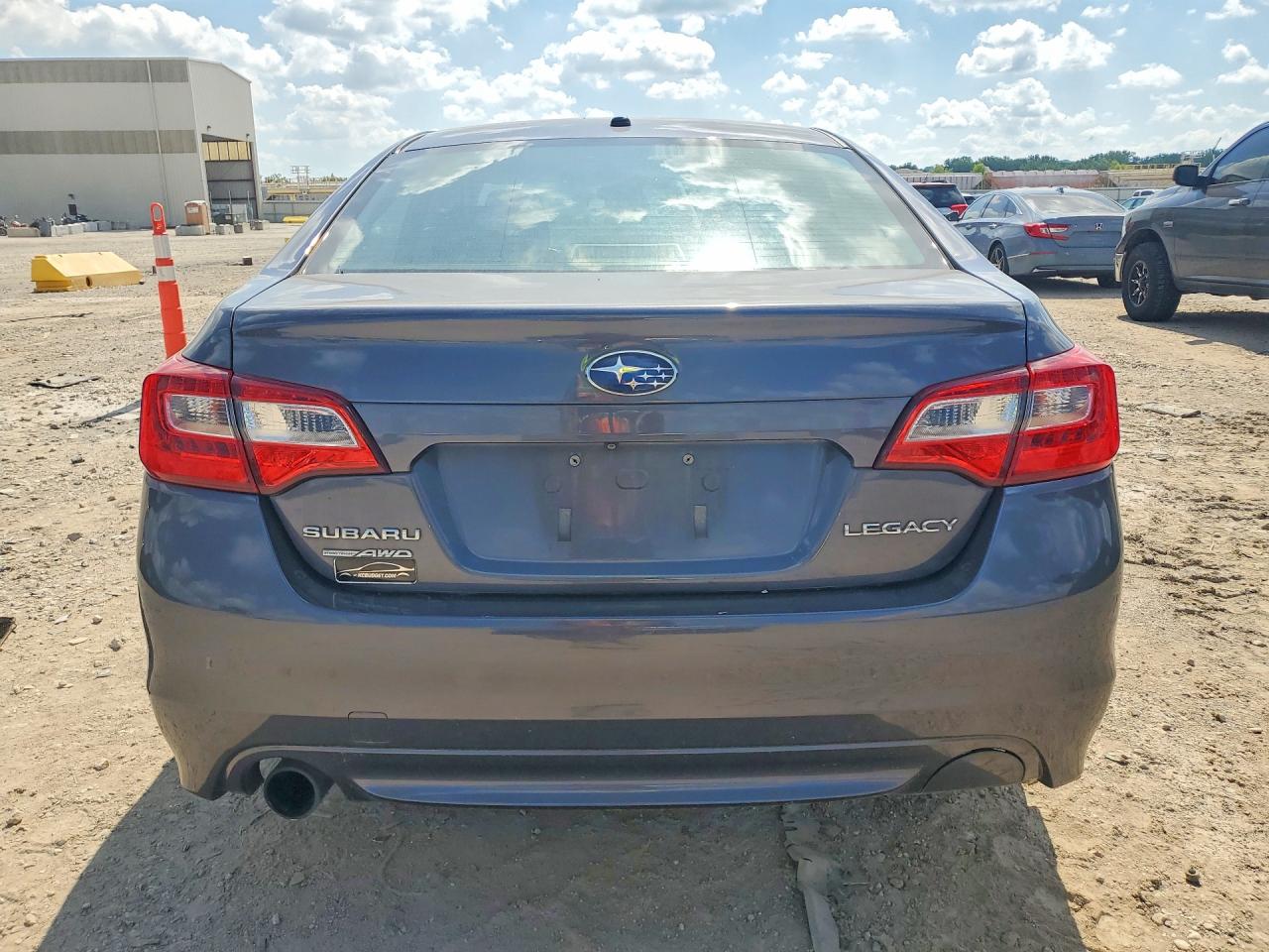 2015 Subaru Legacy 2.5i Premium Gray vin: 4S3BNBF63F3072142