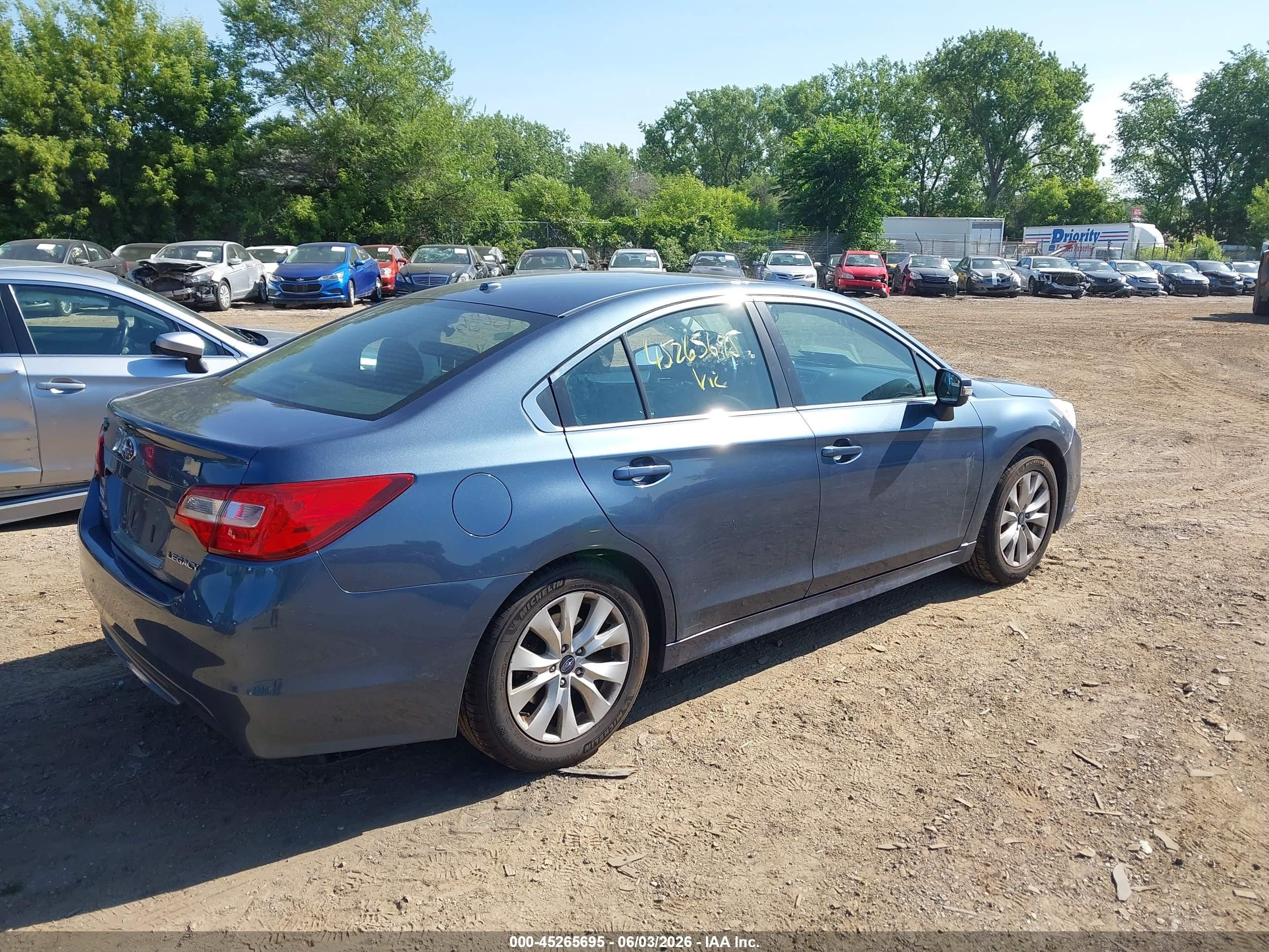 2015 Subaru Legacy 2.5i Premium Gray vin: 4S3BNBH66F3042467
