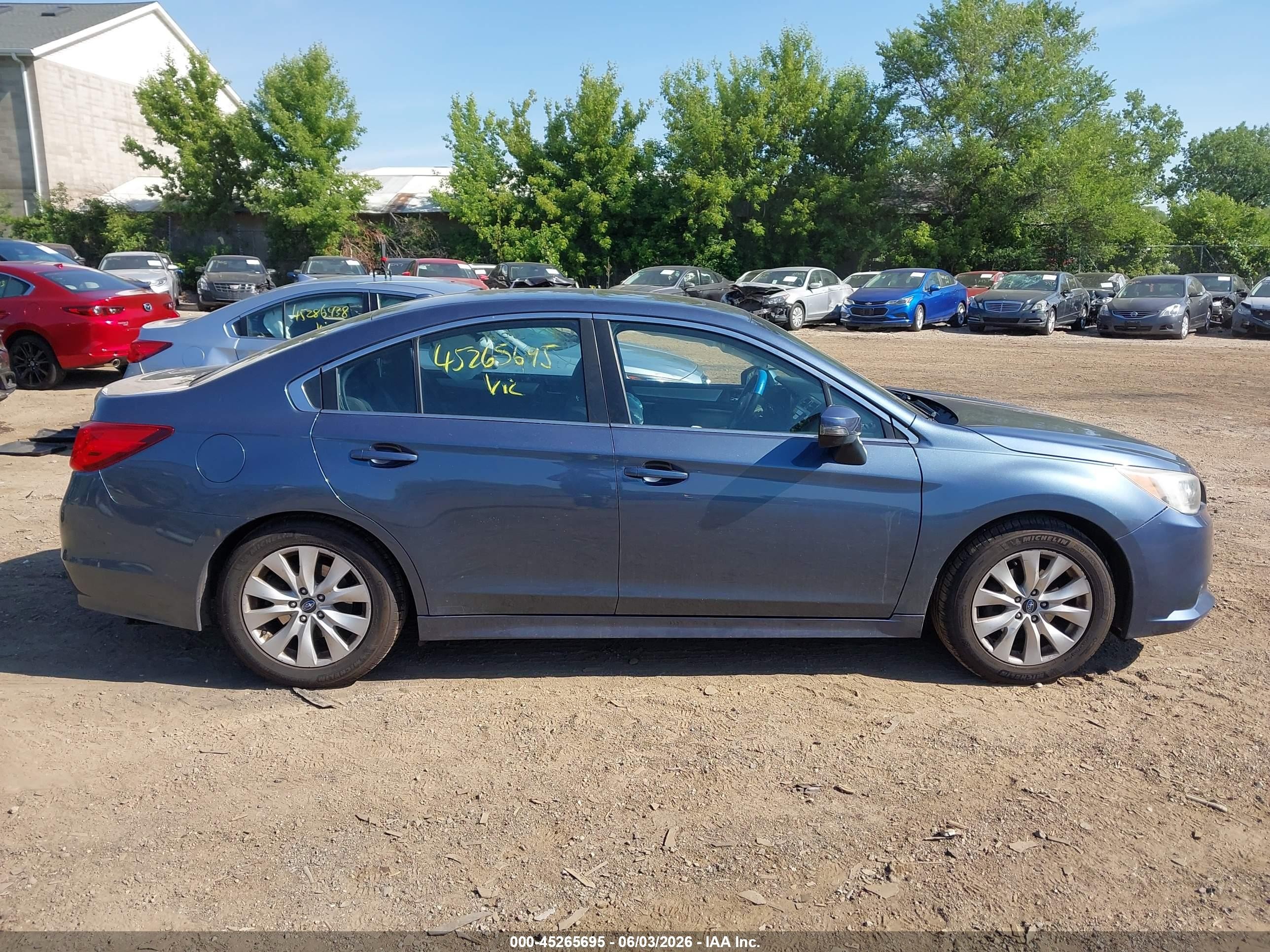2015 Subaru Legacy 2.5i Premium Gray vin: 4S3BNBH66F3042467
