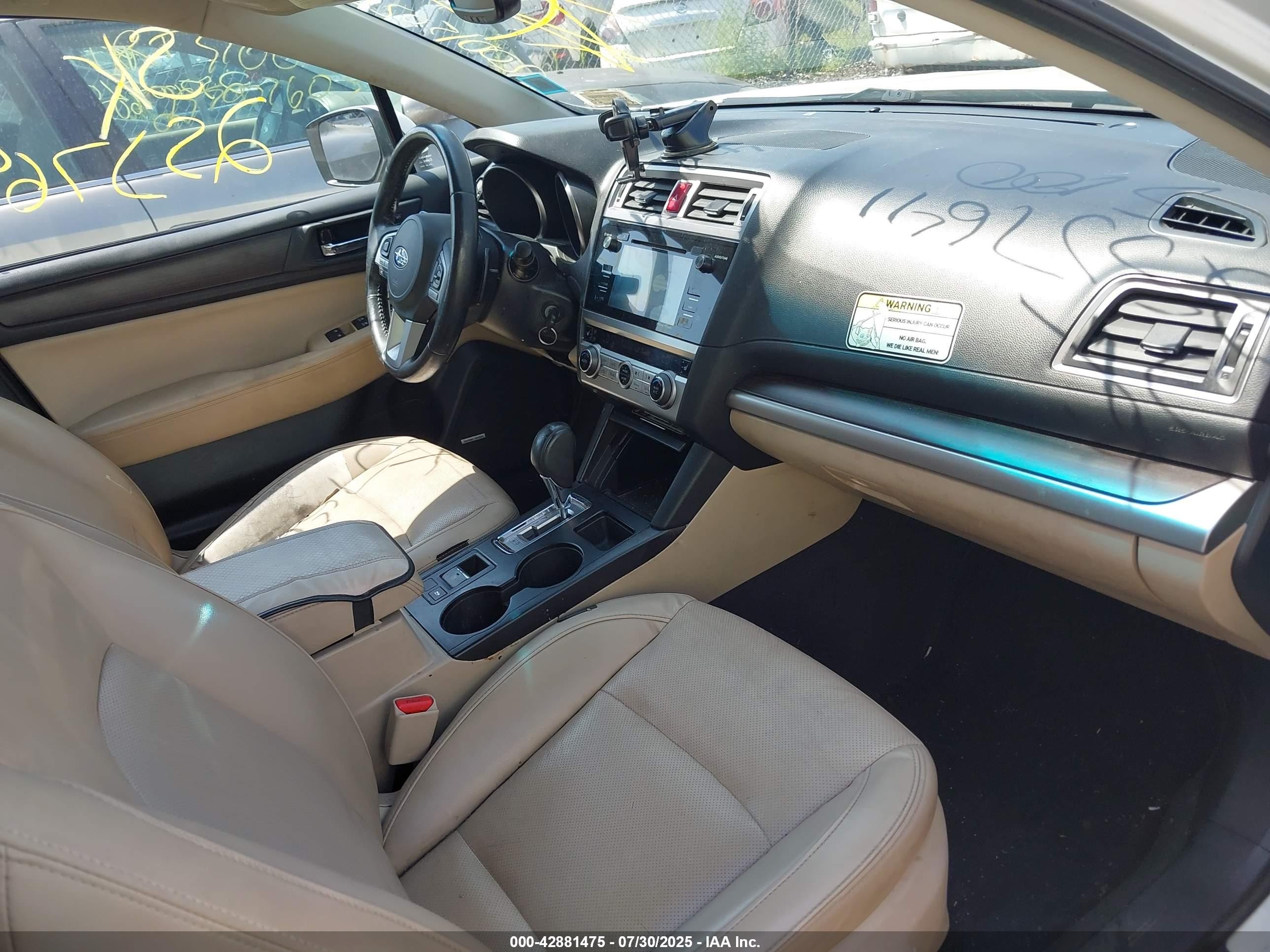 2015 Subaru Legacy 2.5i Limited White vin: 4S3BNBJ64F3046351