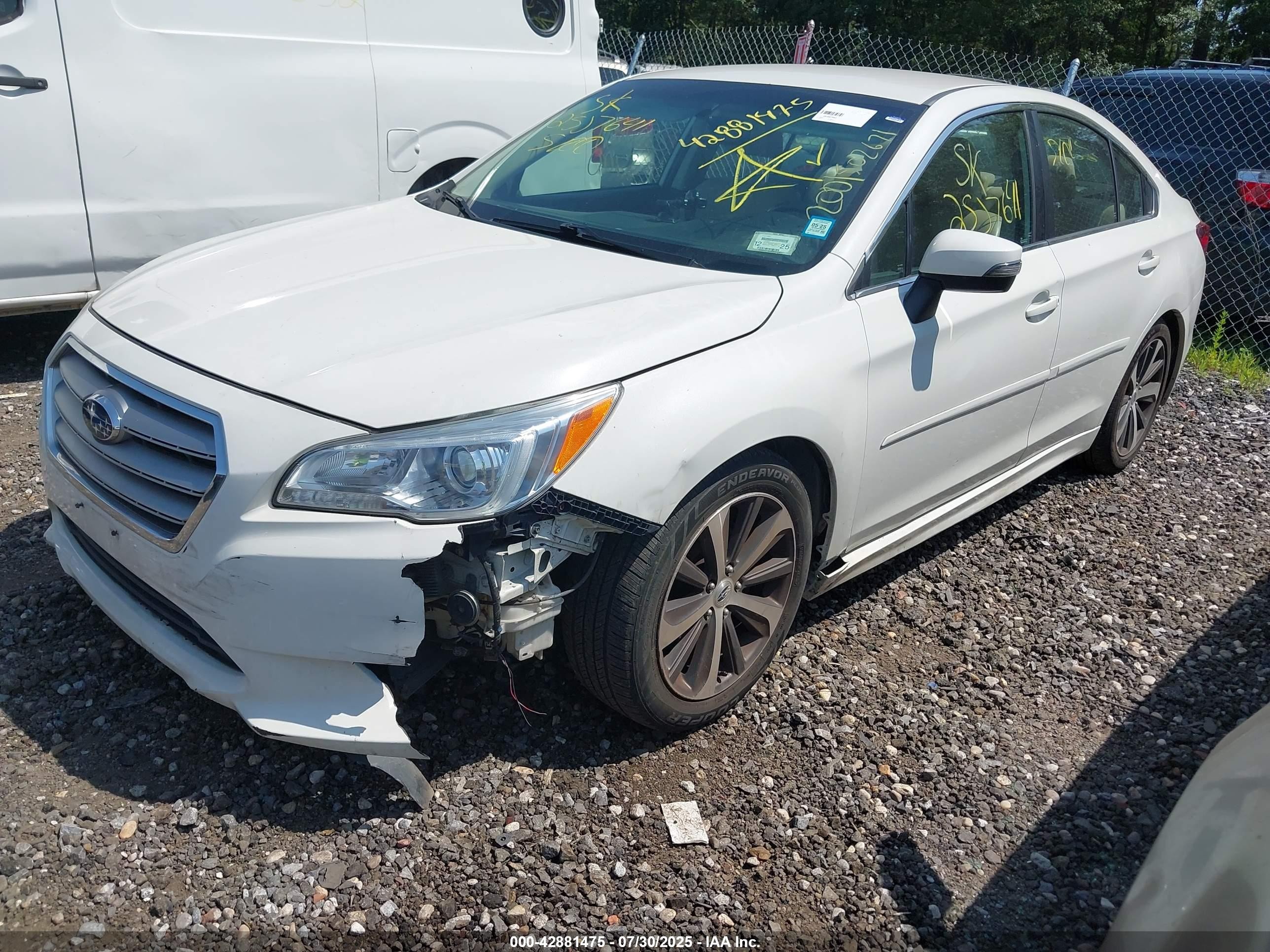2015 Subaru Legacy 2.5i Limited White vin: 4S3BNBJ64F3046351