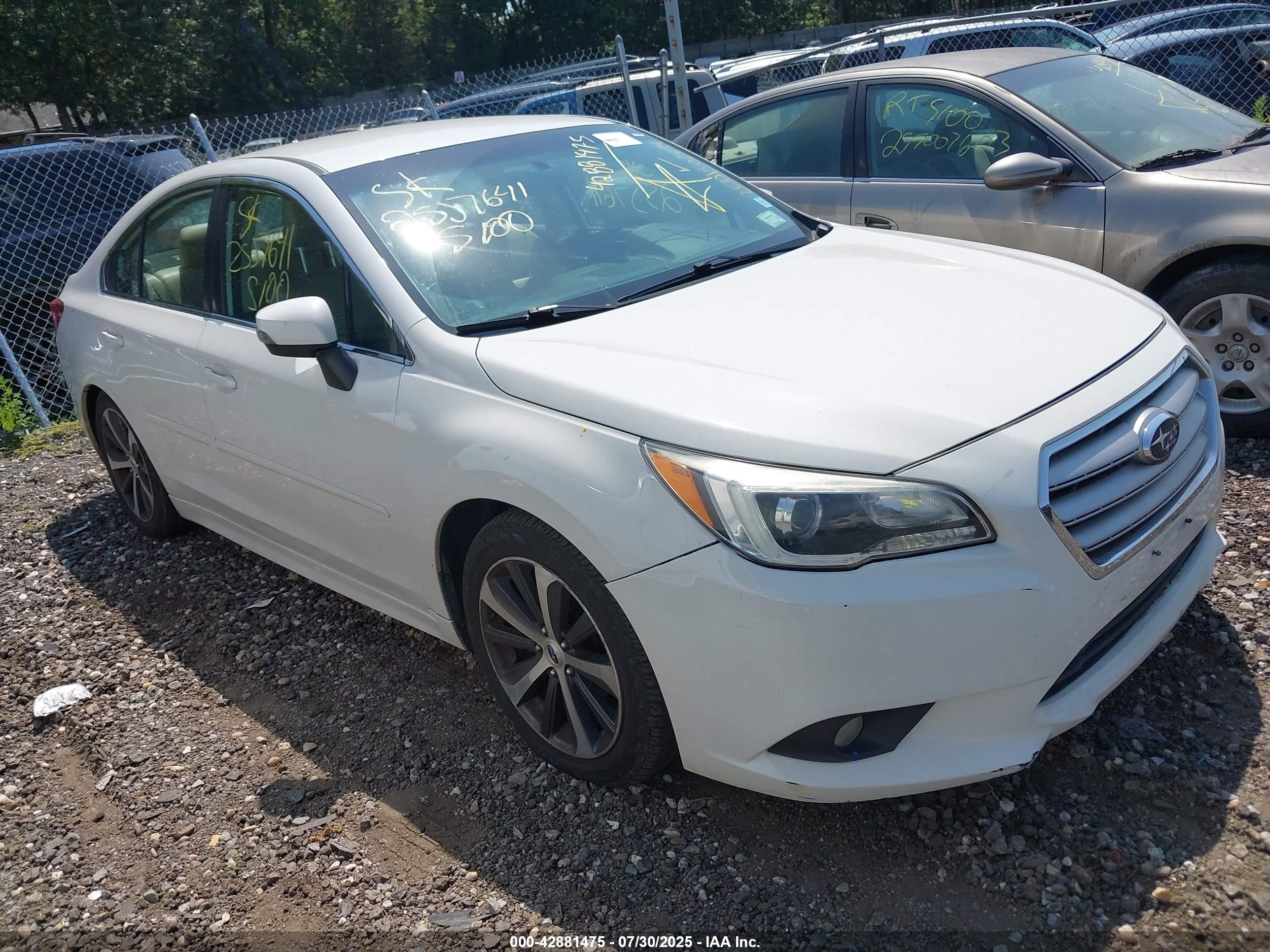 2015 Subaru Legacy 2.5i Limited White vin: 4S3BNBJ64F3046351