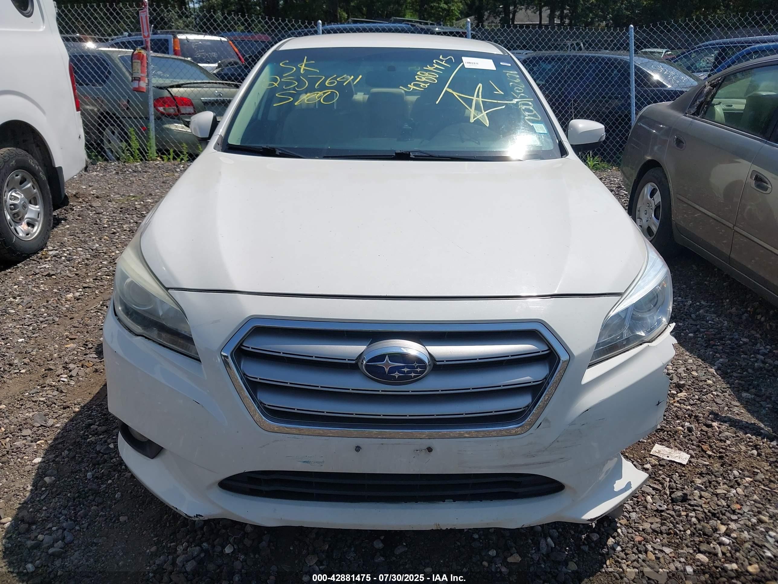 2015 Subaru Legacy 2.5i Limited White vin: 4S3BNBJ64F3046351