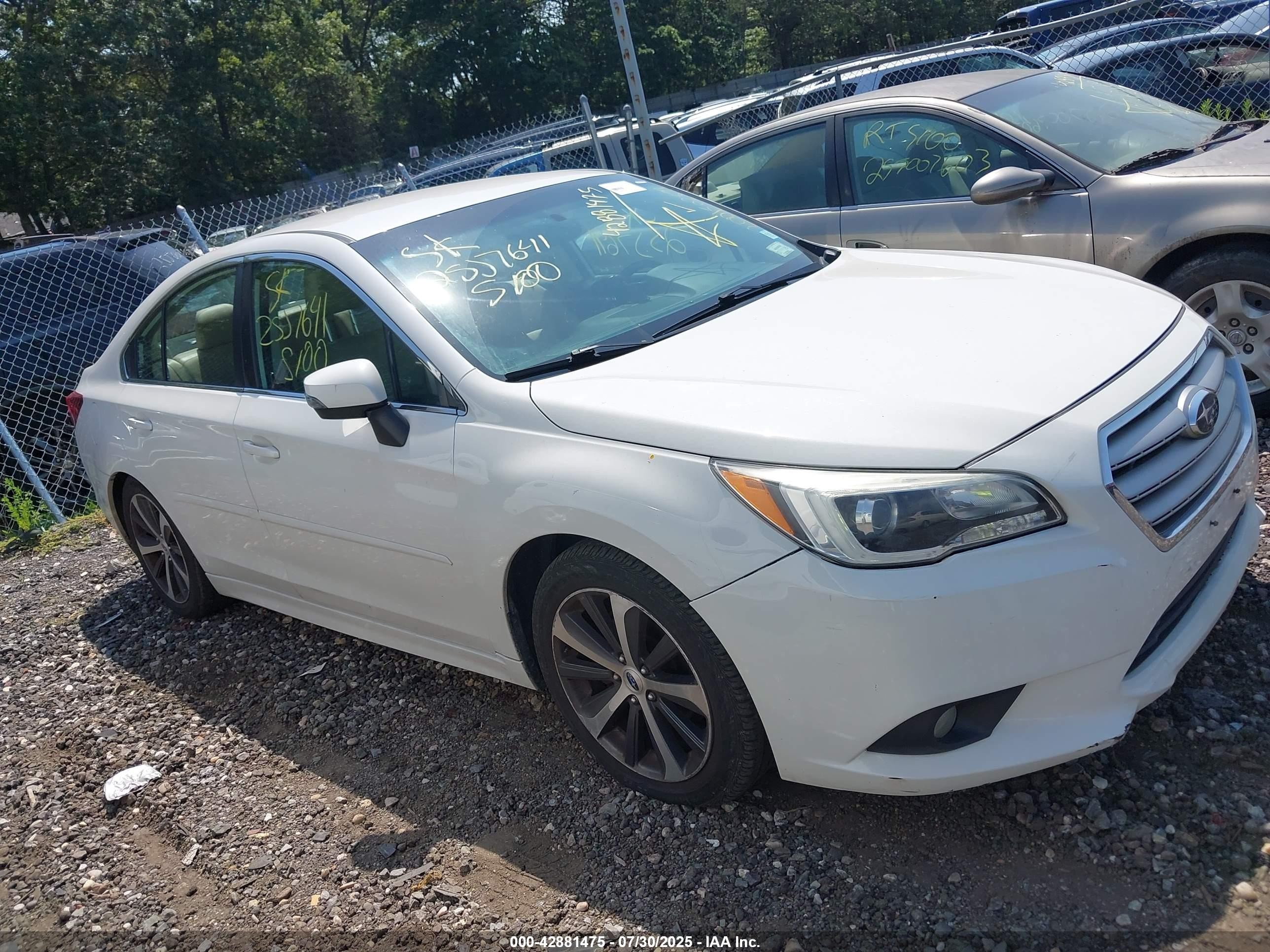 2015 Subaru Legacy 2.5i Limited White vin: 4S3BNBJ64F3046351