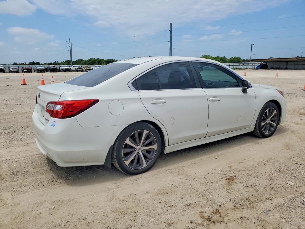 2015 Subaru Legacy 2.5i Limited White vin: 4S3BNBJ68F3072550