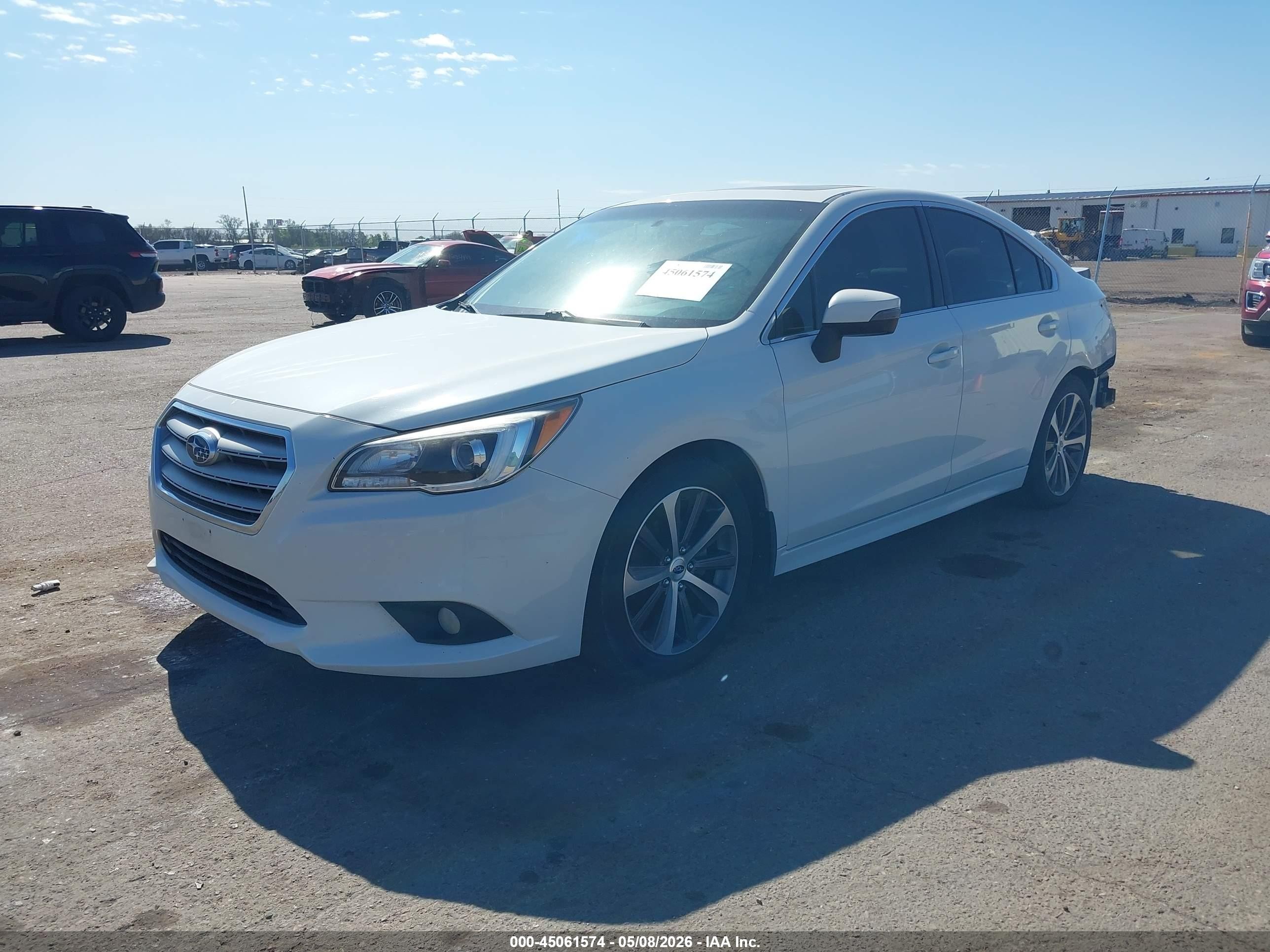 2015 Subaru Legacy 2.5i Limited White vin: 4S3BNBL61F3068157
