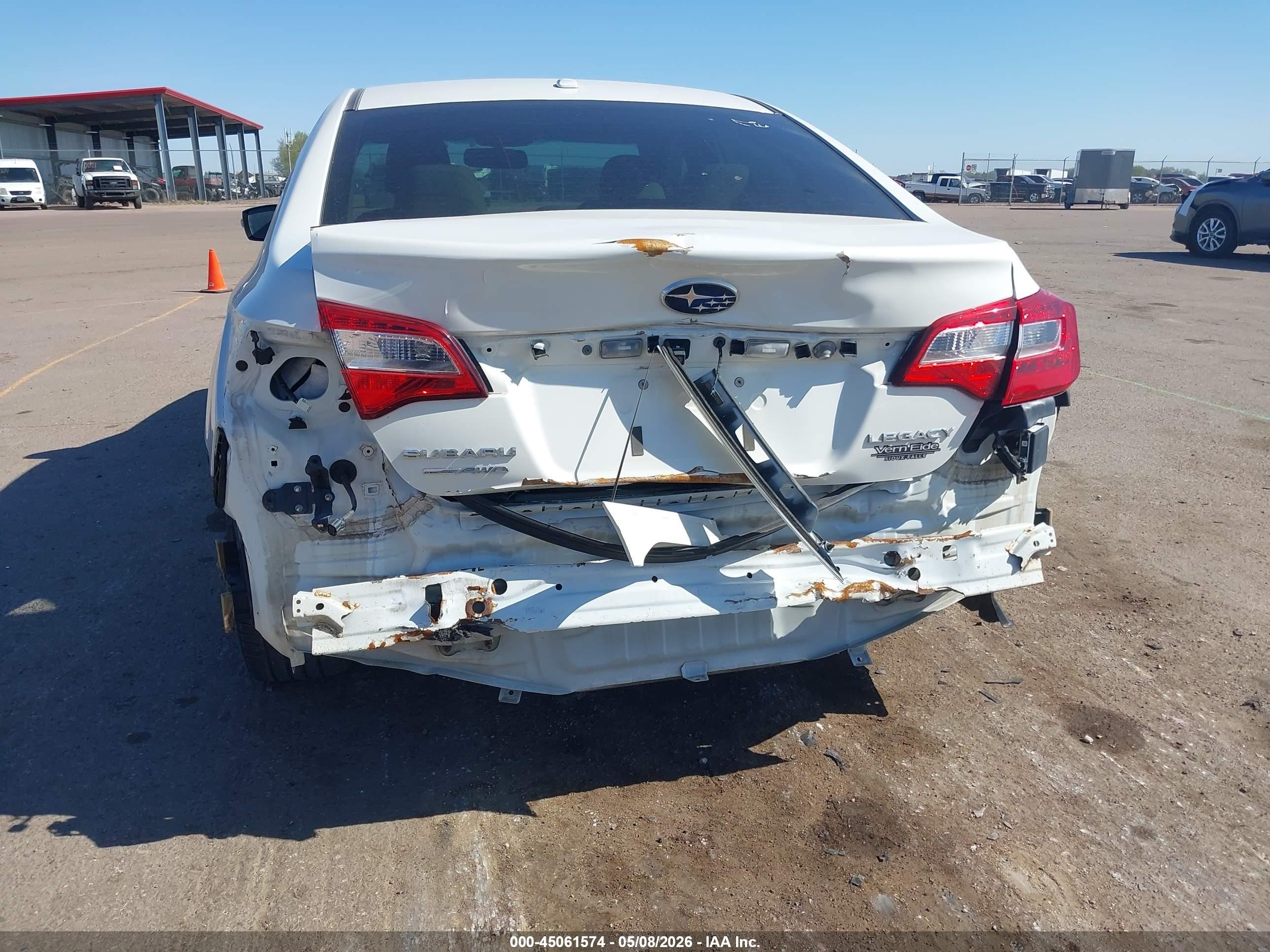 2015 Subaru Legacy 2.5i Limited White vin: 4S3BNBL61F3068157