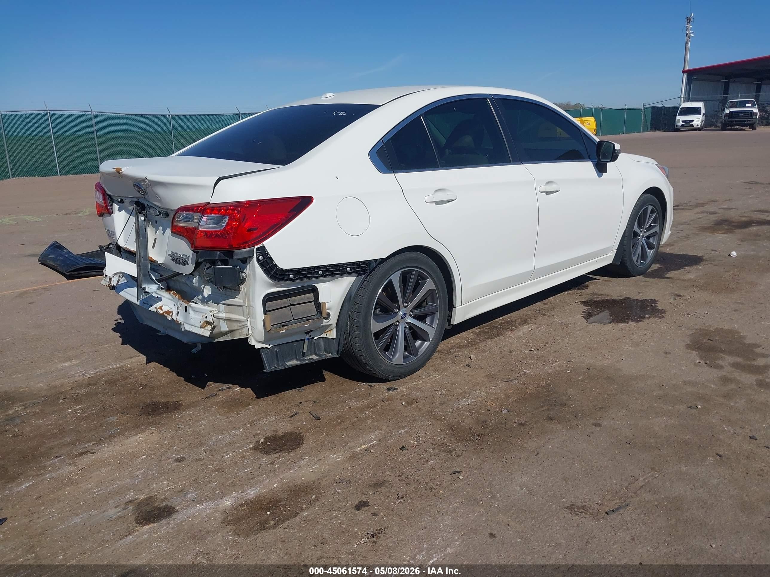 2015 Subaru Legacy 2.5i Limited White vin: 4S3BNBL61F3068157