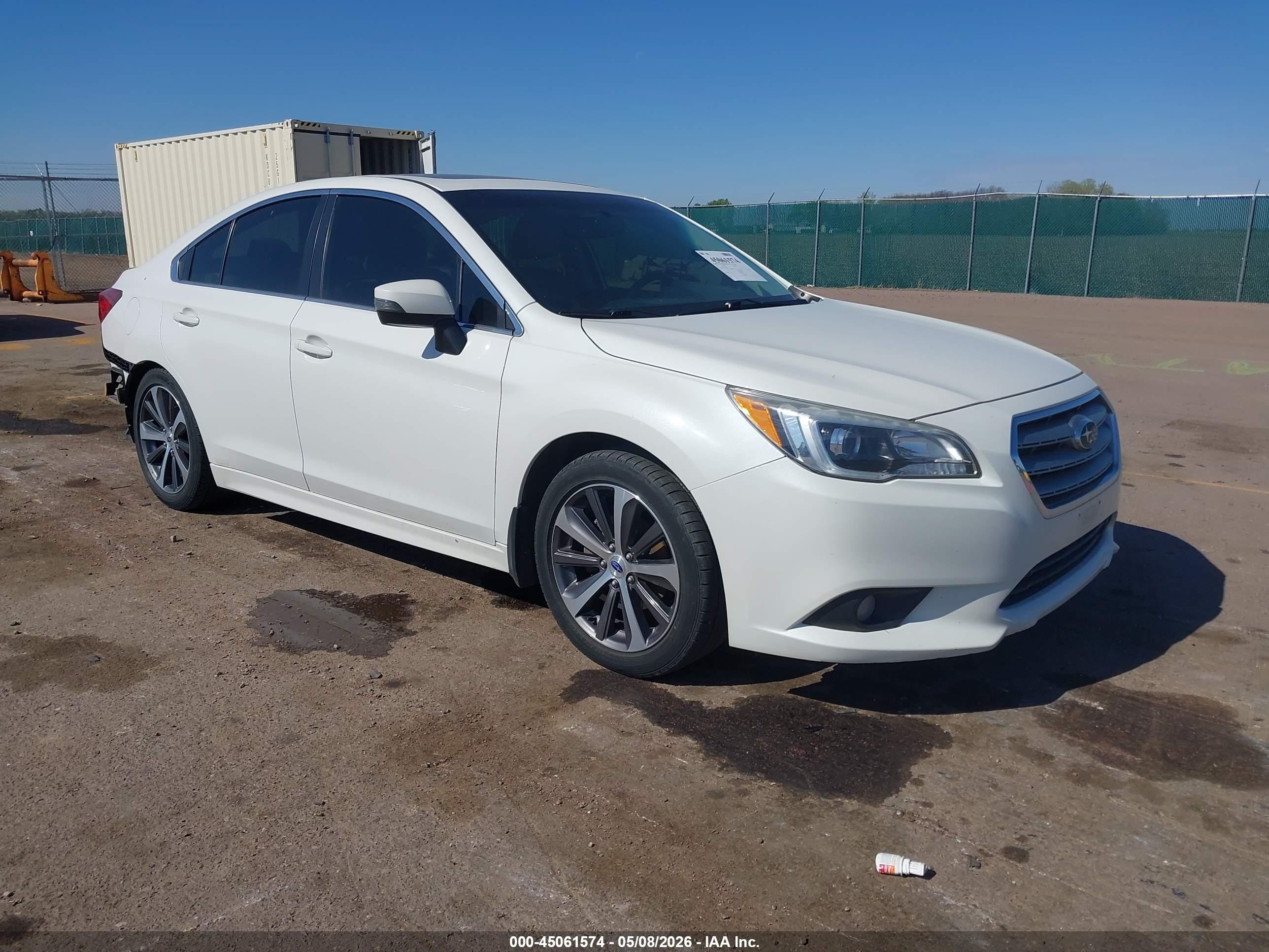 2015 Subaru Legacy 2.5i Limited White vin: 4S3BNBL61F3068157