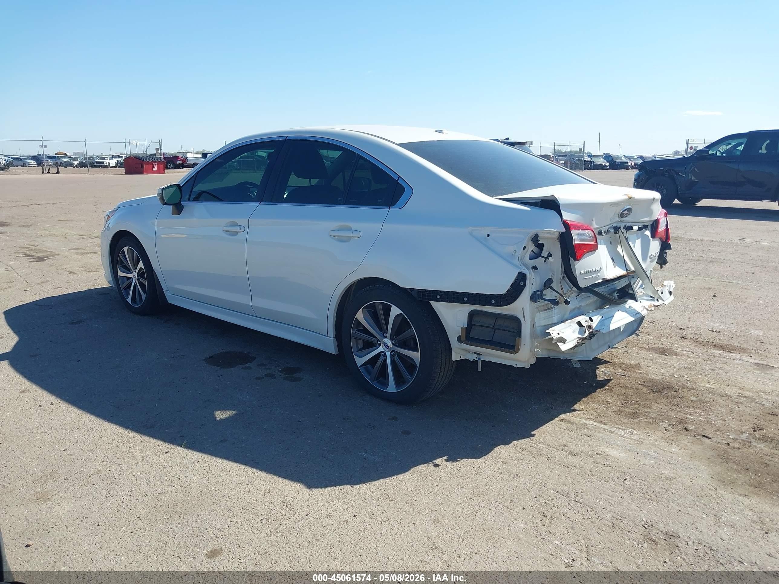 2015 Subaru Legacy 2.5i Limited White vin: 4S3BNBL61F3068157