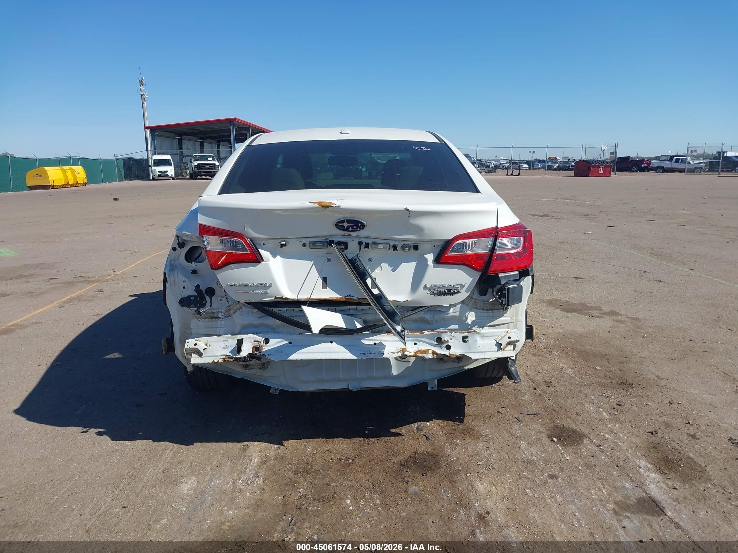 2015 Subaru Legacy 2.5i Limited White vin: 4S3BNBL61F3068157