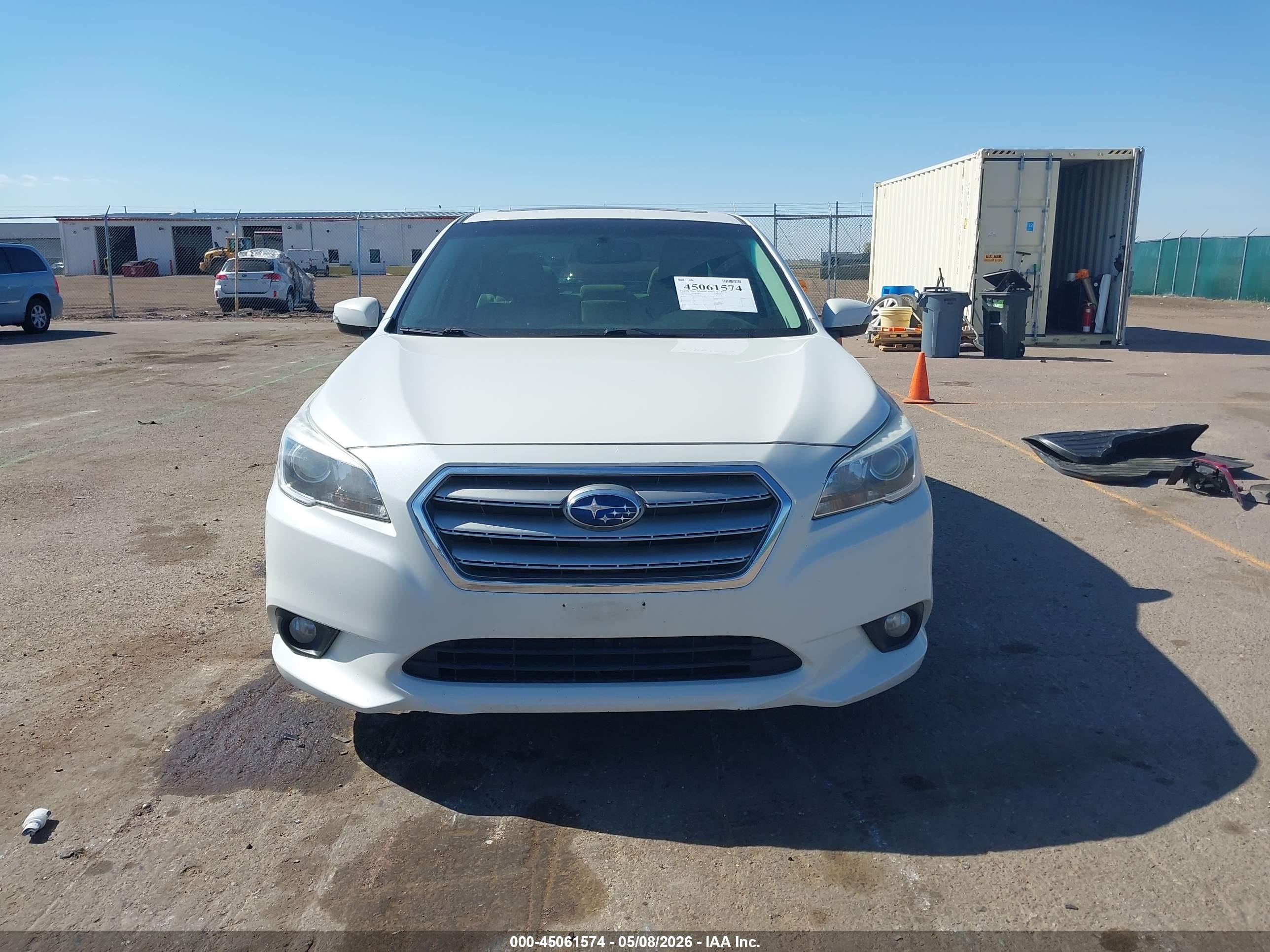 2015 Subaru Legacy 2.5i Limited White vin: 4S3BNBL61F3068157