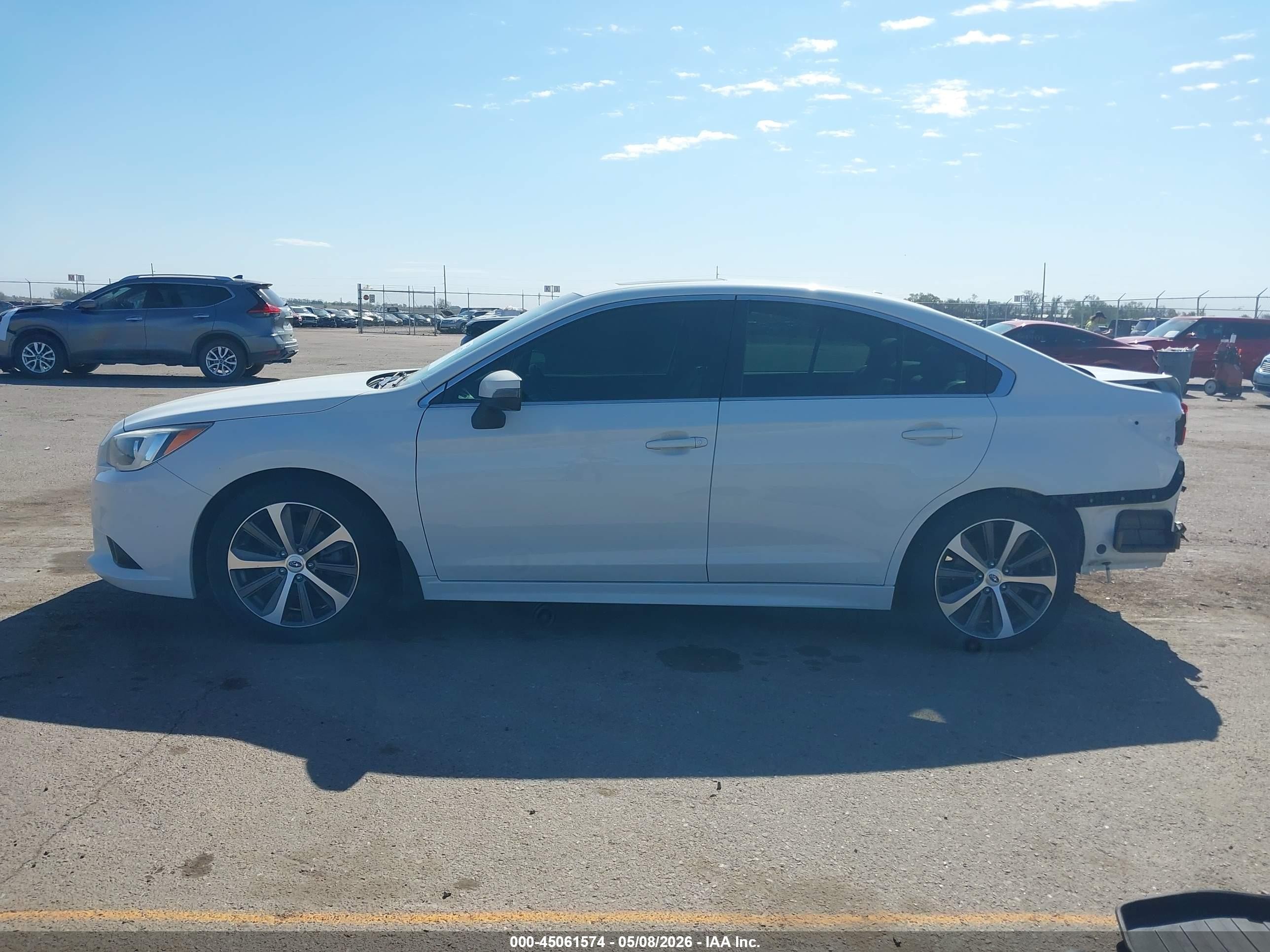 2015 Subaru Legacy 2.5i Limited White vin: 4S3BNBL61F3068157
