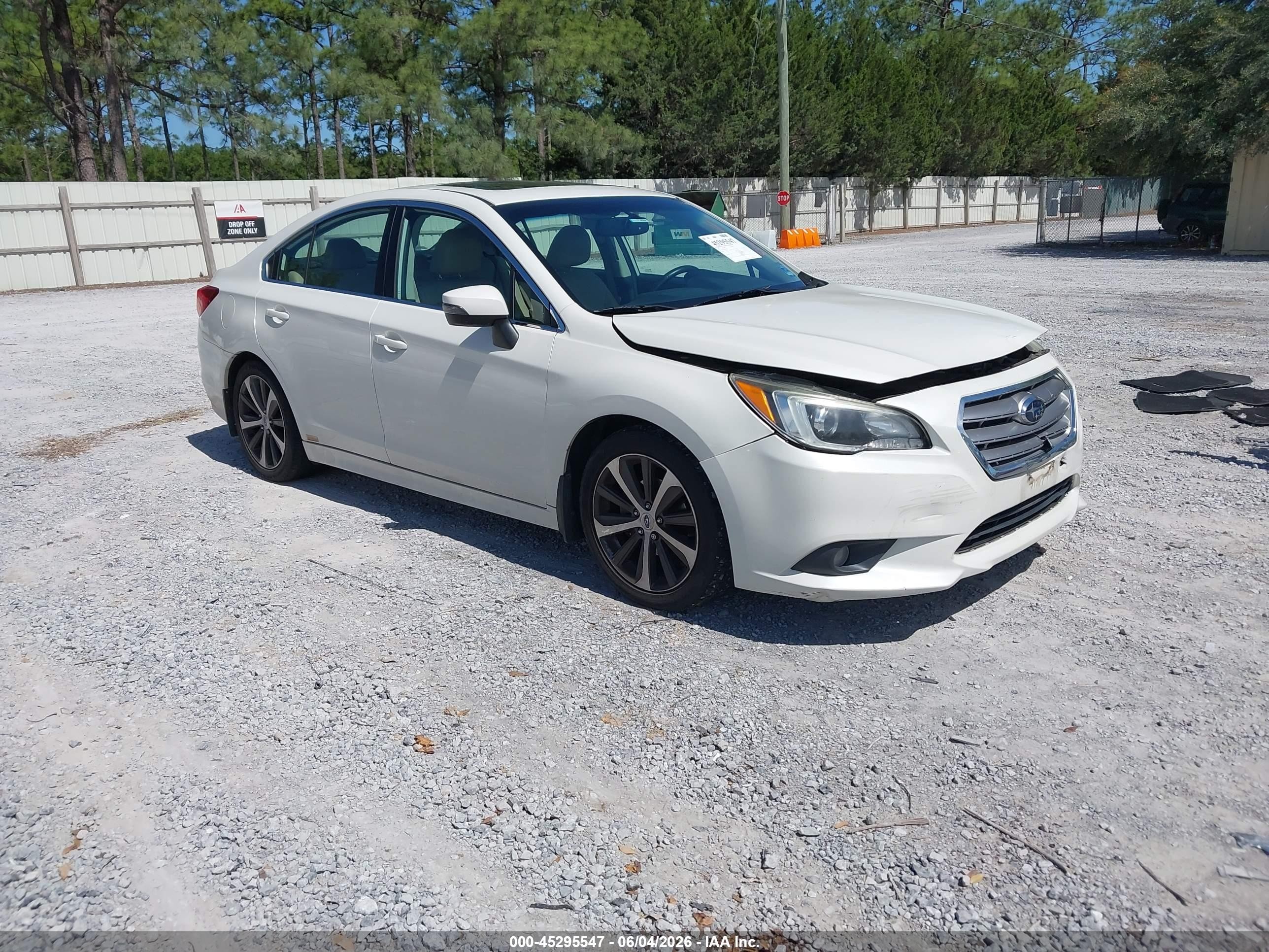 2015 Subaru Legacy 2.5i Limited White vin: 4S3BNBL66F3005300