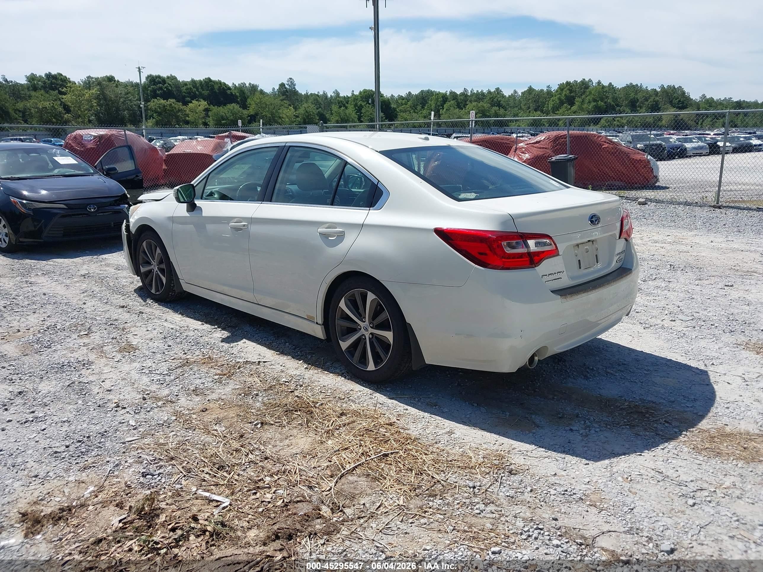 2015 Subaru Legacy 2.5i Limited White vin: 4S3BNBL66F3005300