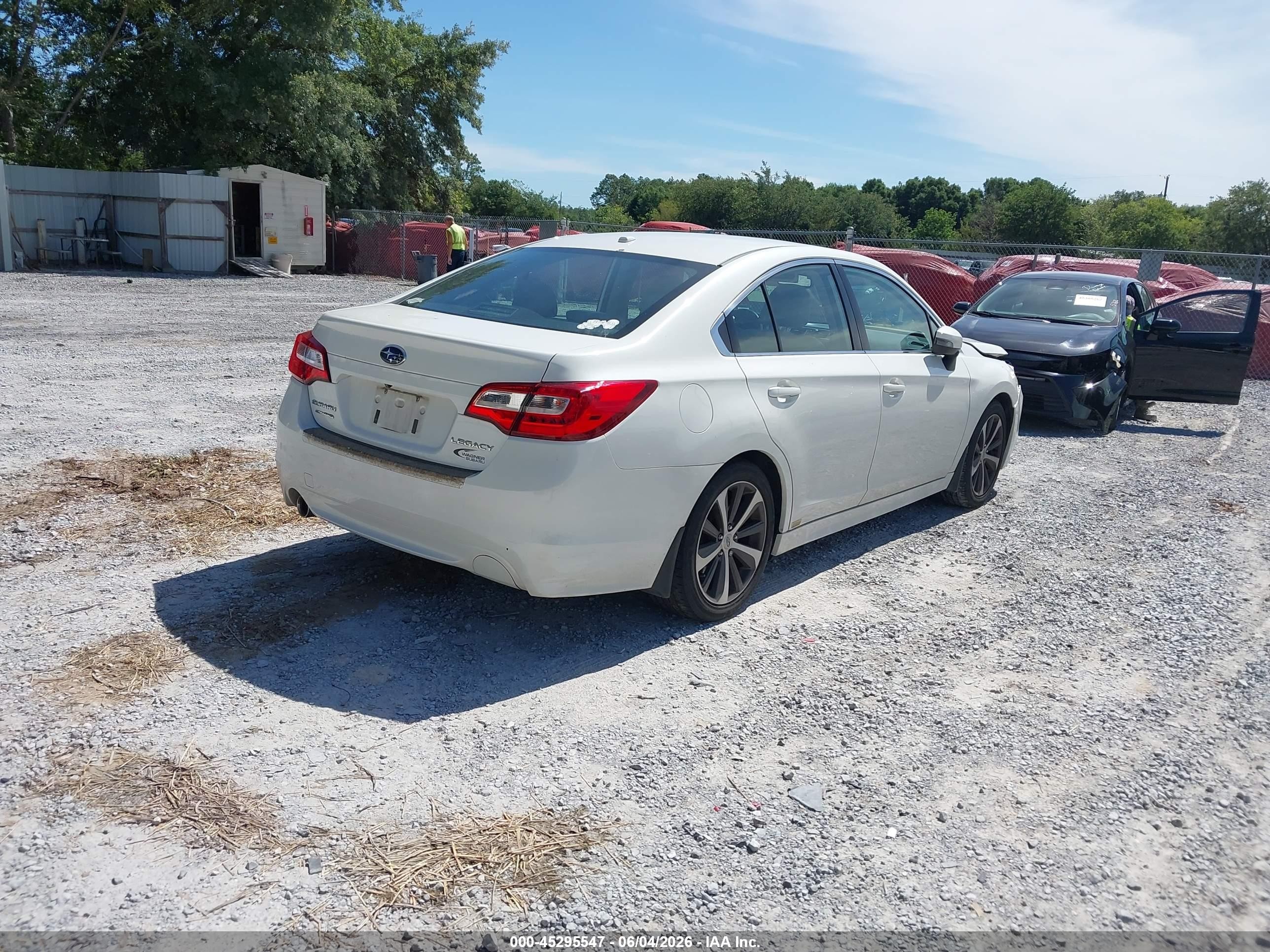 2015 Subaru Legacy 2.5i Limited White vin: 4S3BNBL66F3005300