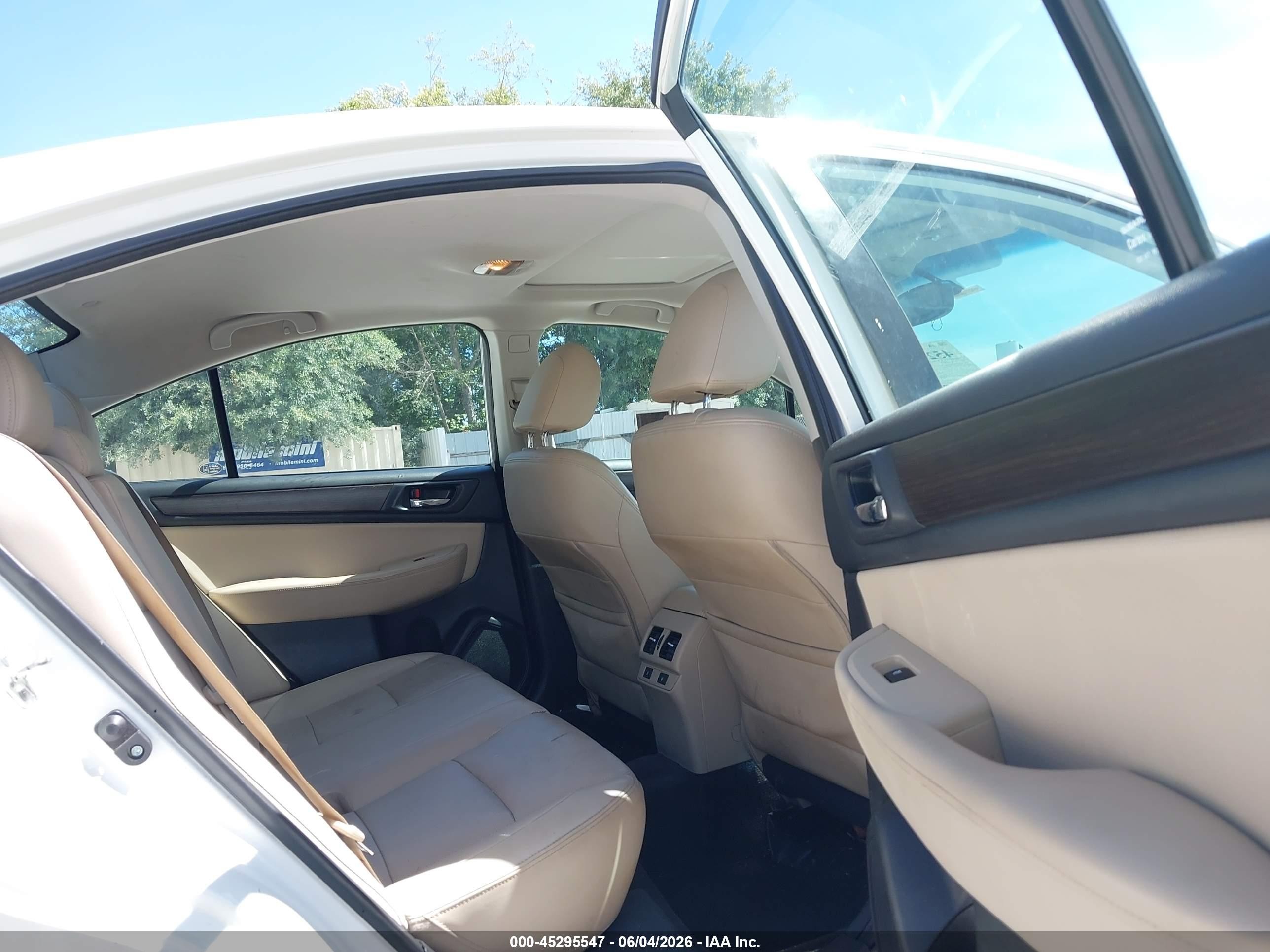 2015 Subaru Legacy 2.5i Limited White vin: 4S3BNBL66F3005300