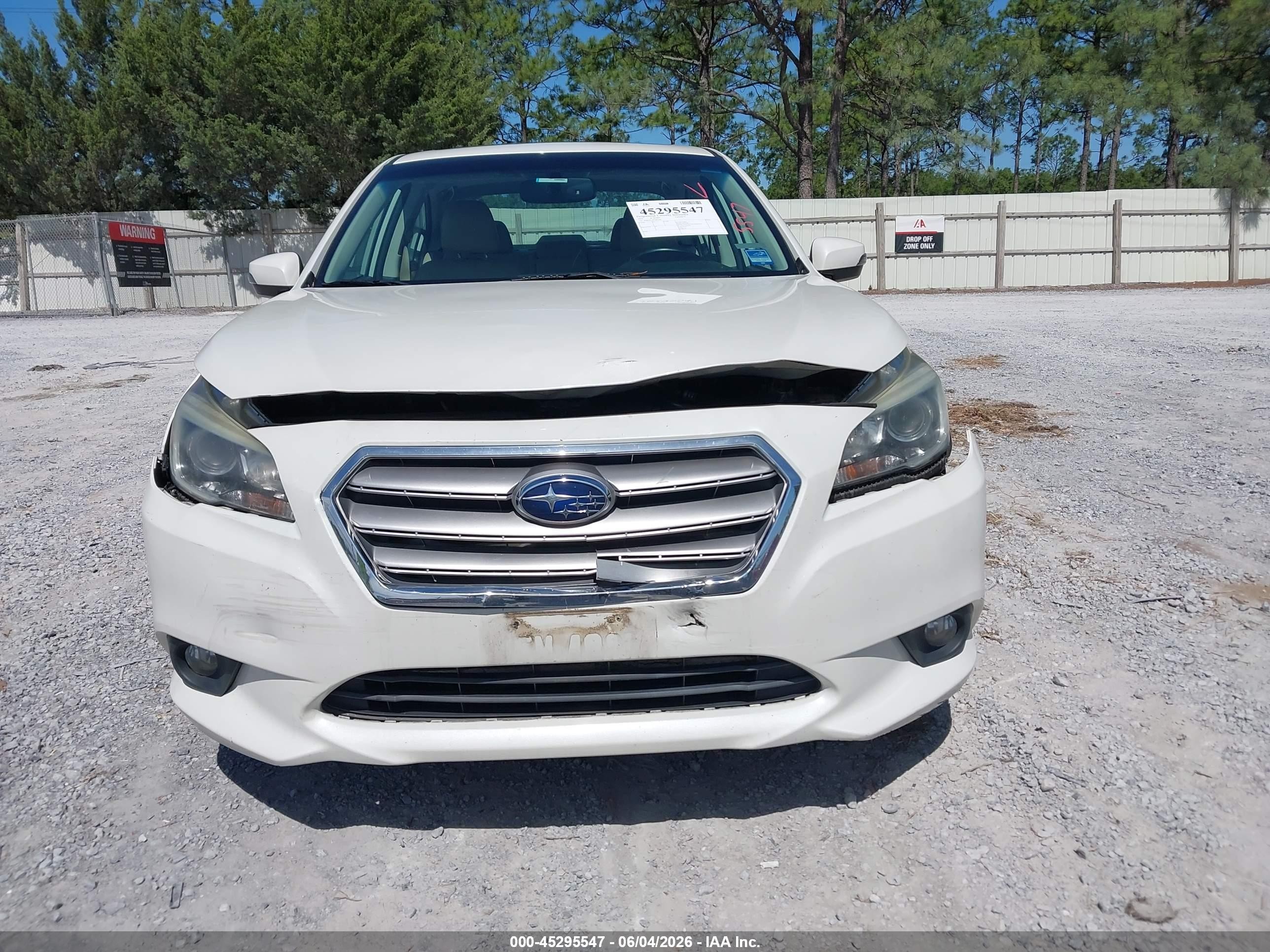 2015 Subaru Legacy 2.5i Limited White vin: 4S3BNBL66F3005300