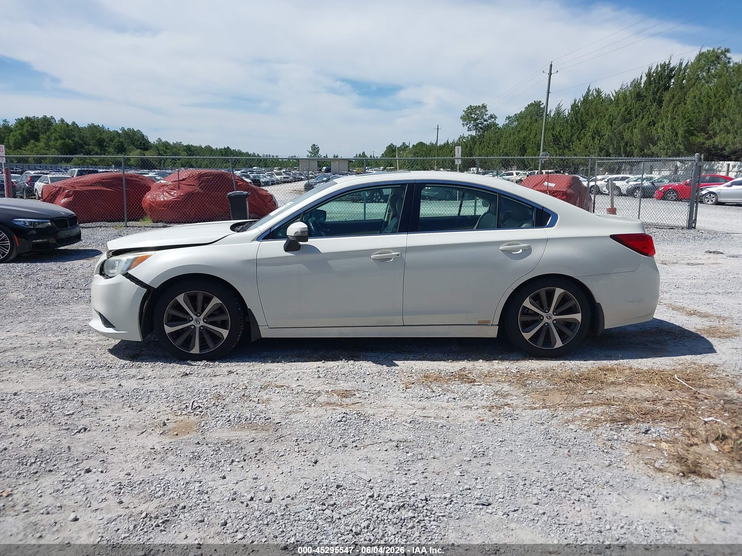 2015 Subaru Legacy 2.5i Limited White vin: 4S3BNBL66F3005300