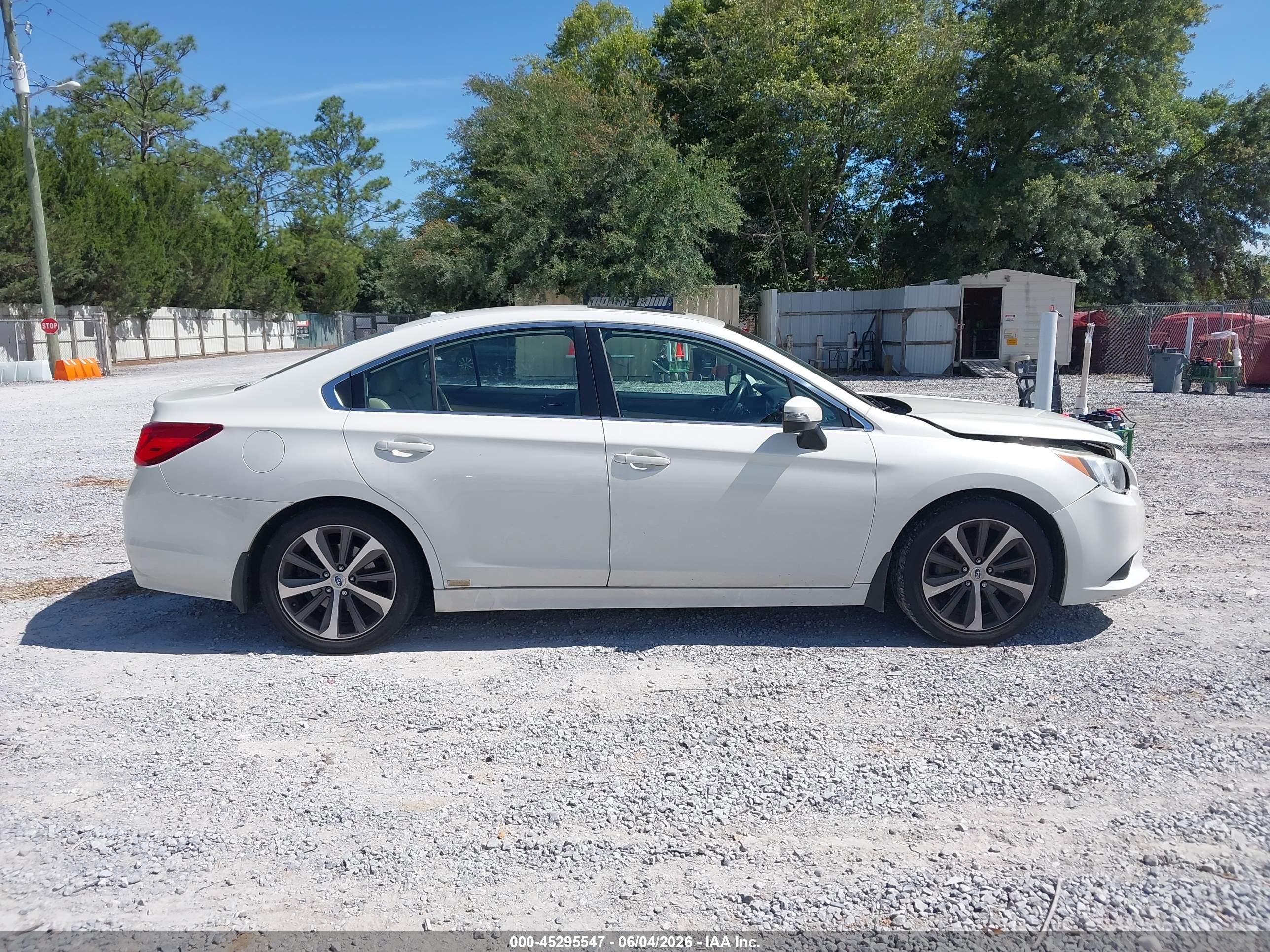 2015 Subaru Legacy 2.5i Limited White vin: 4S3BNBL66F3005300