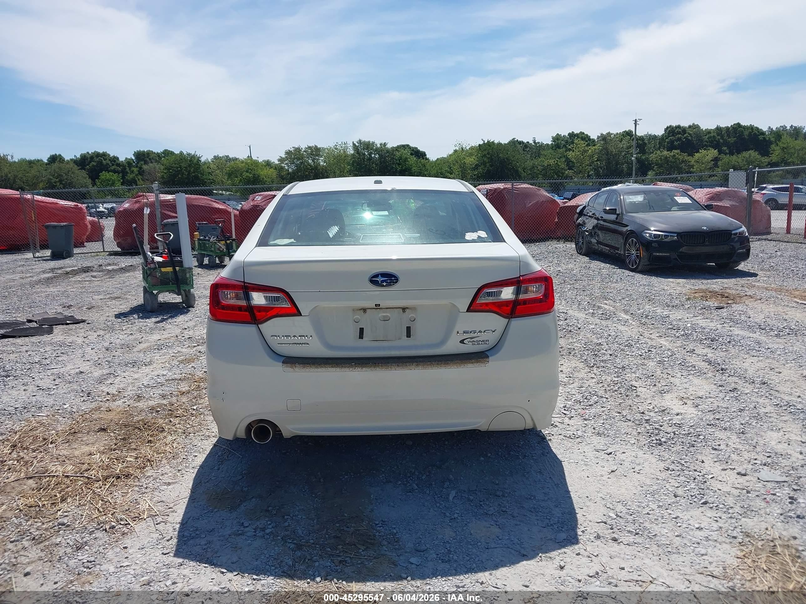 2015 Subaru Legacy 2.5i Limited White vin: 4S3BNBL66F3005300