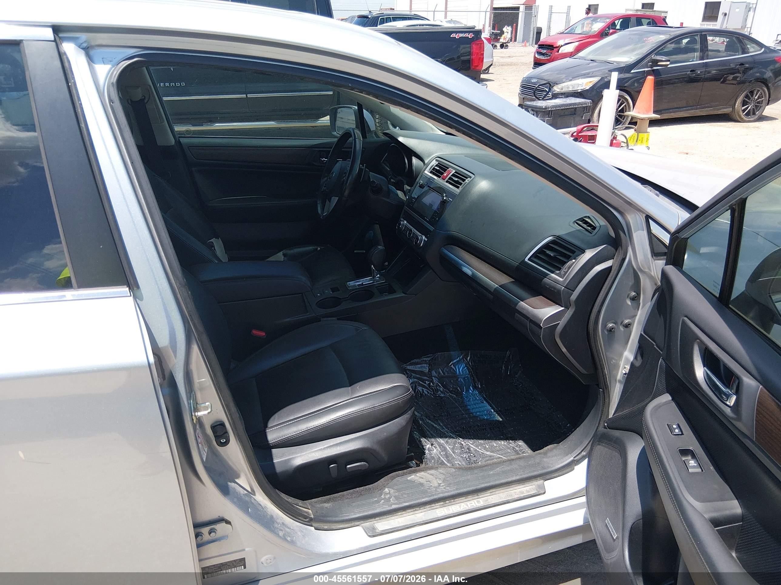 2015 Subaru Legacy 2.5i Limited Silver vin: 4S3BNBL67F3030710