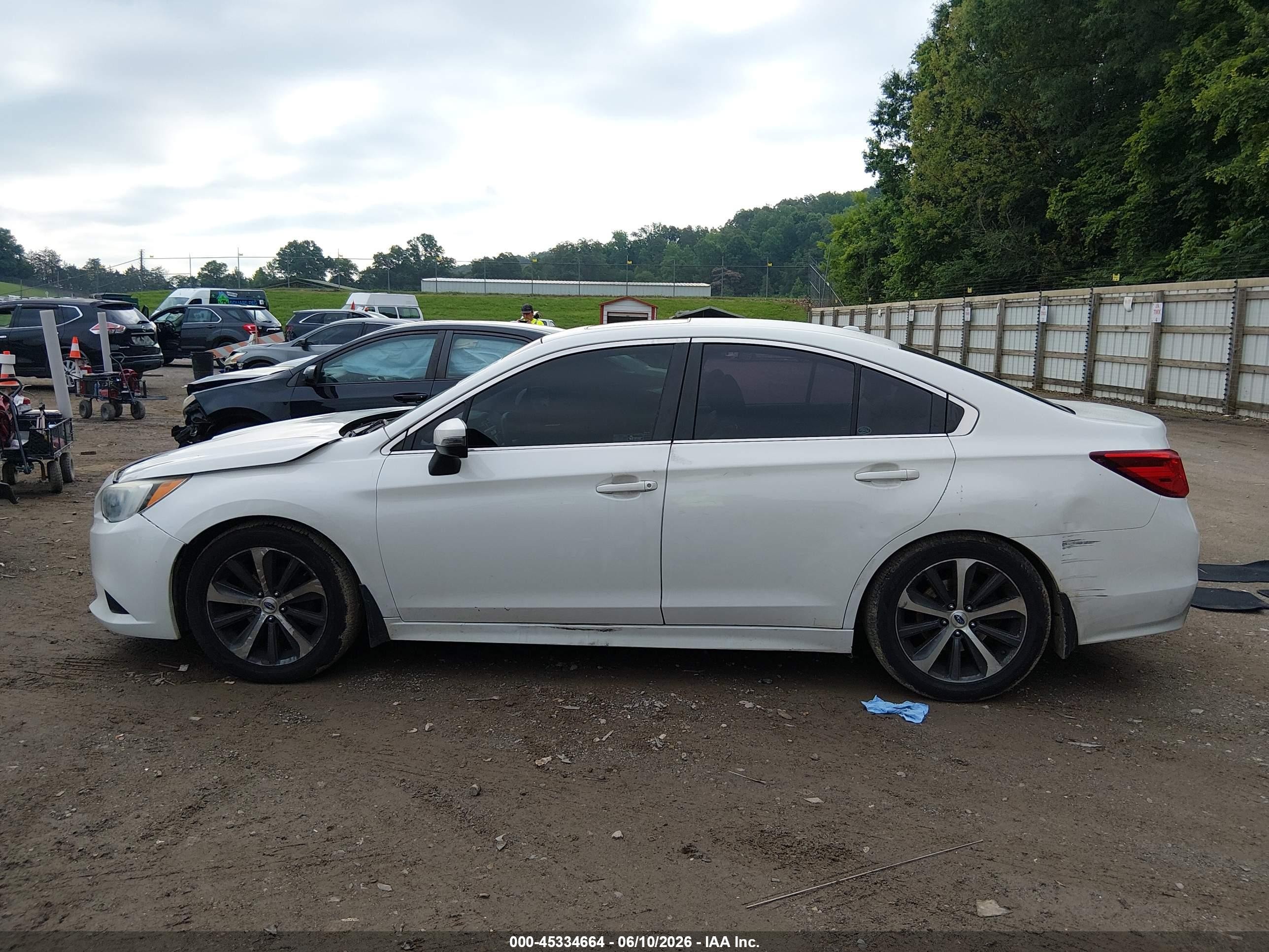2015 Subaru Legacy 2.5i Limited White vin: 4S3BNBL69F3050439