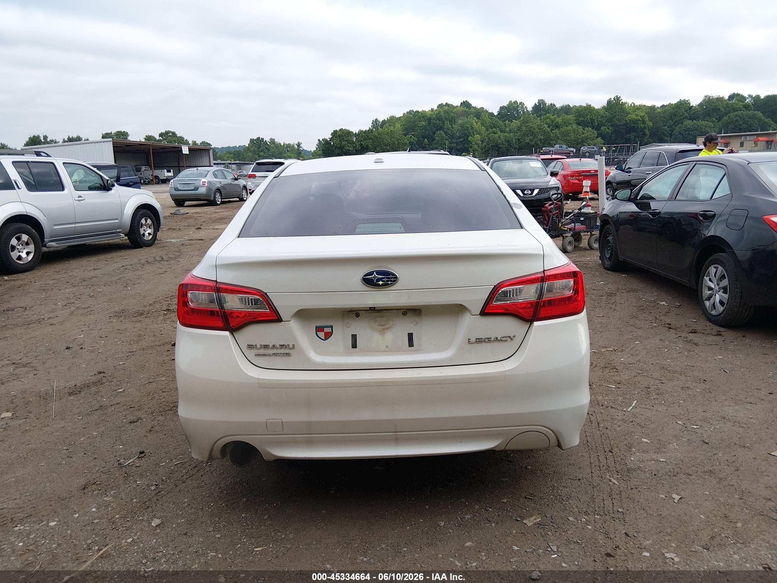 2015 Subaru Legacy 2.5i Limited White vin: 4S3BNBL69F3050439