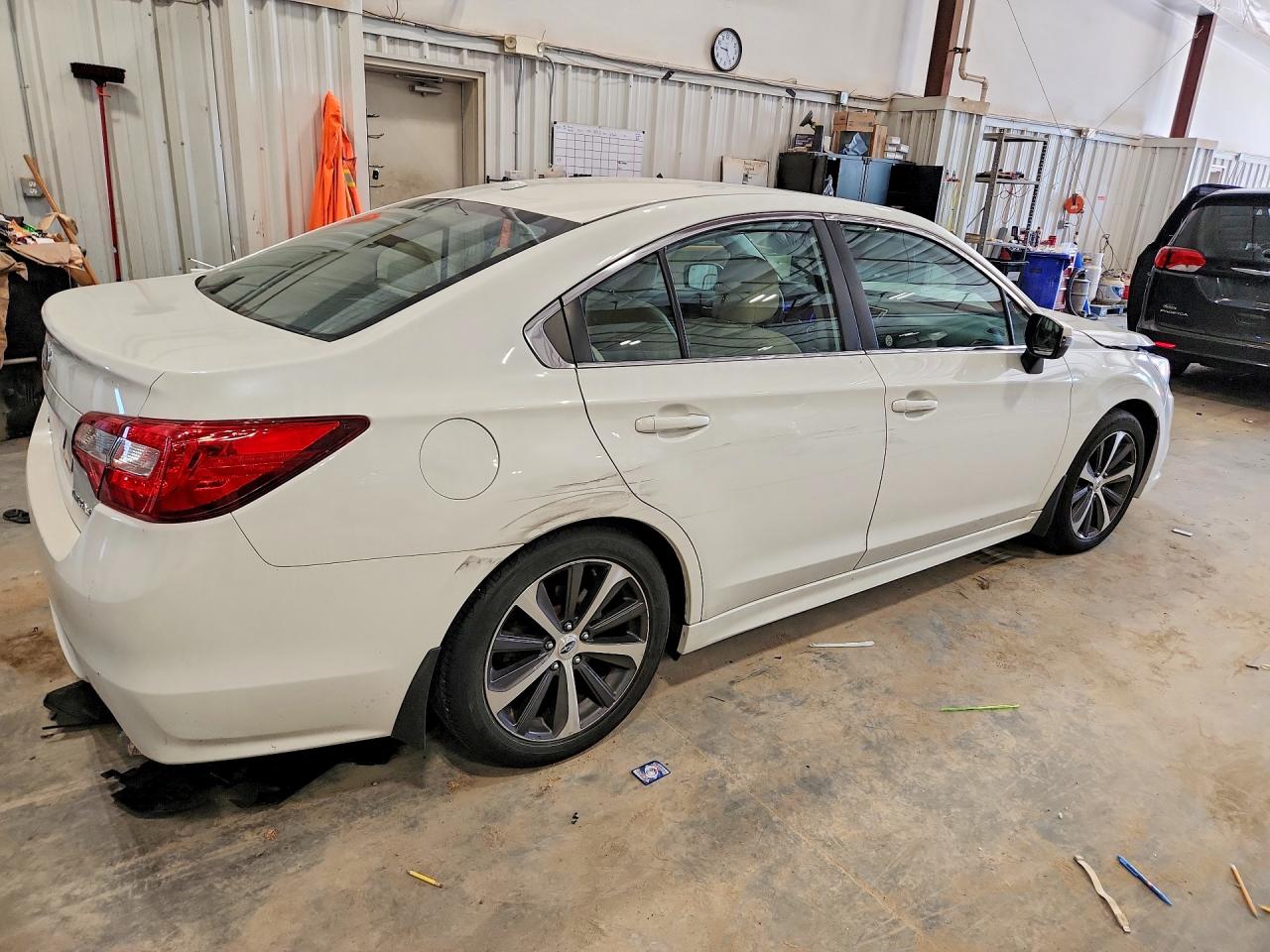 2015 Subaru Legacy 2.5i Limited White vin: 4S3BNBN66F3046250