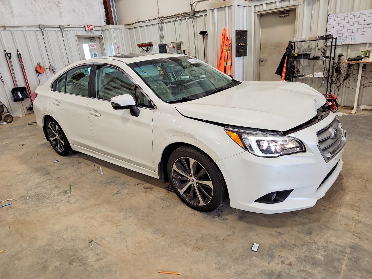 2015 Subaru Legacy 2.5i Limited White vin: 4S3BNBN66F3046250