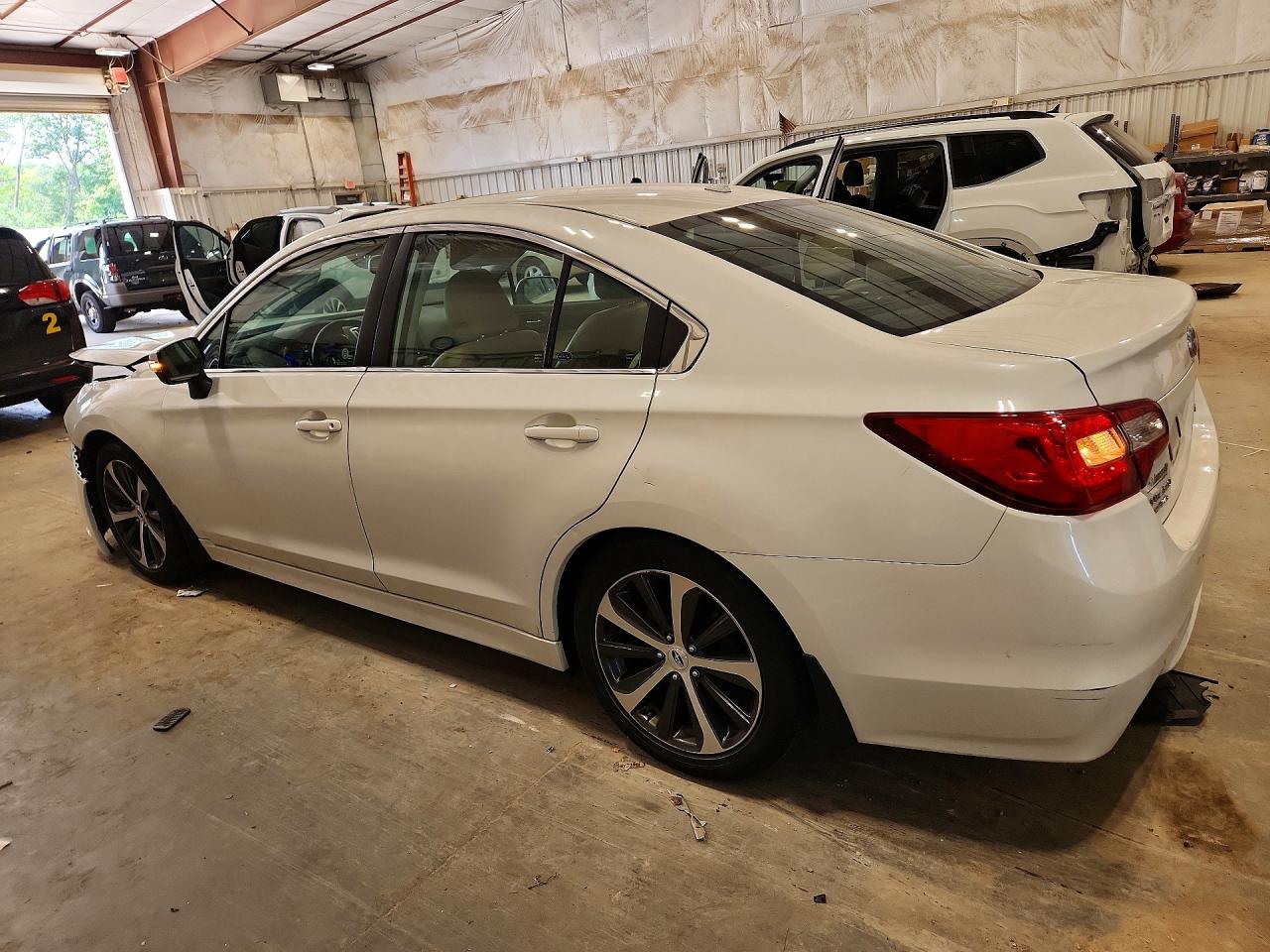 2015 Subaru Legacy 2.5i Limited White vin: 4S3BNBN66F3046250