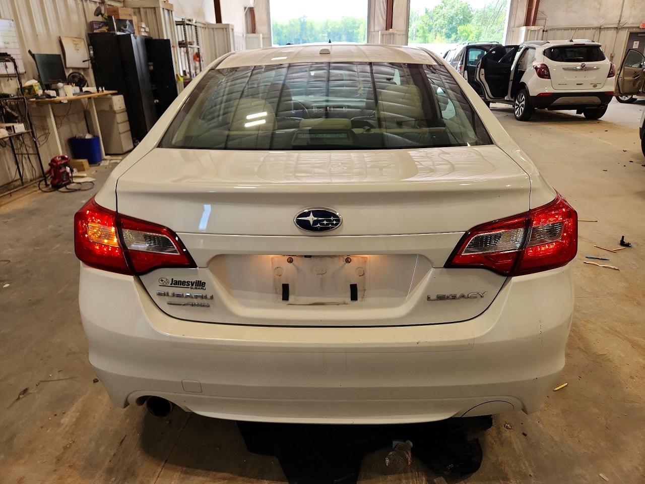 2015 Subaru Legacy 2.5i Limited White vin: 4S3BNBN66F3046250
