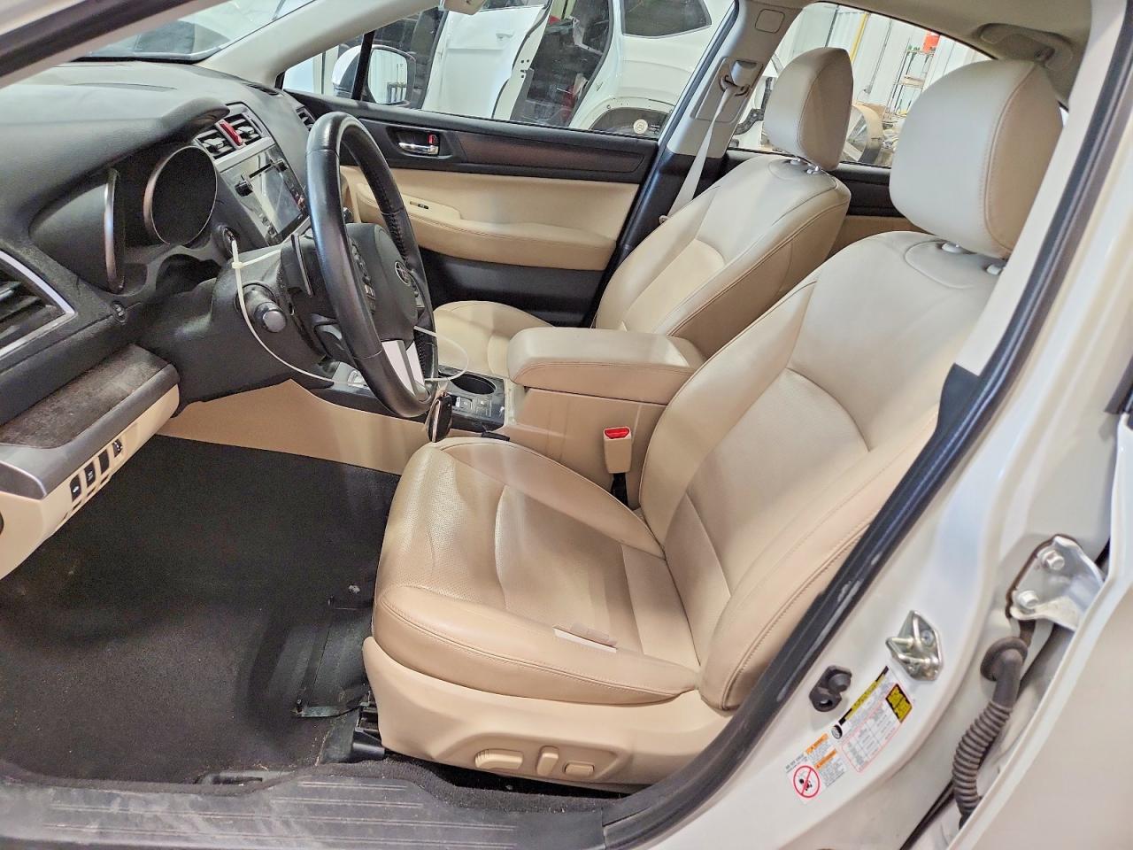 2015 Subaru Legacy 2.5i Limited White vin: 4S3BNBN66F3046250