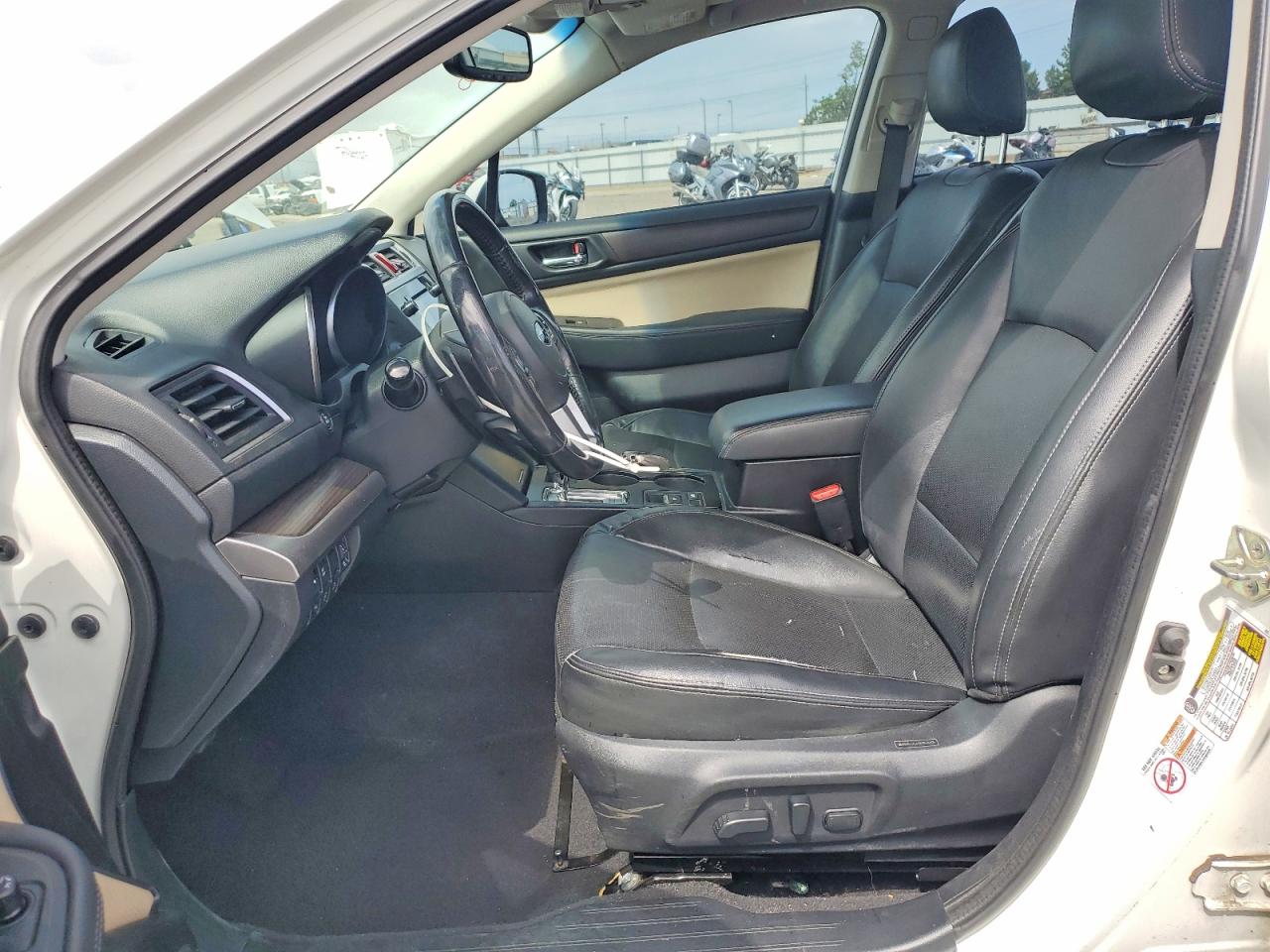 2016 Subaru Legacy 2.5i Limited White vin: 4S3BNBN68G3037857