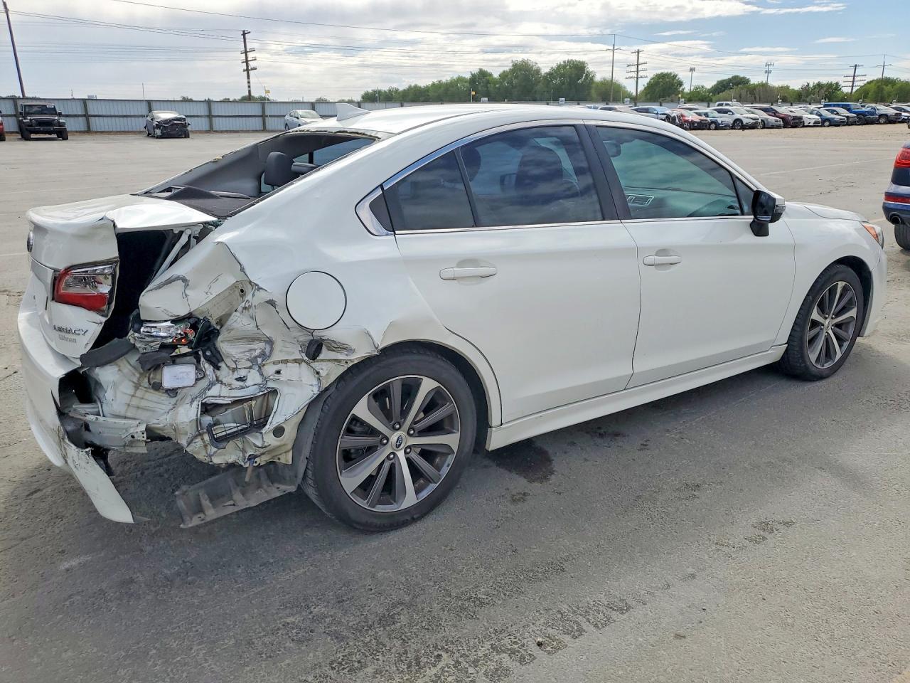 2016 Subaru Legacy 2.5i Limited White vin: 4S3BNBN68G3037857