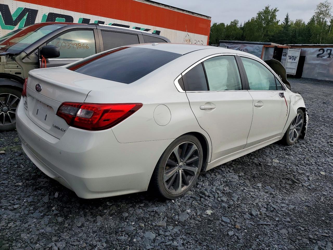 2017 Subaru Legacy 2.5i Limited White vin: 4S3BNCN66H3004850