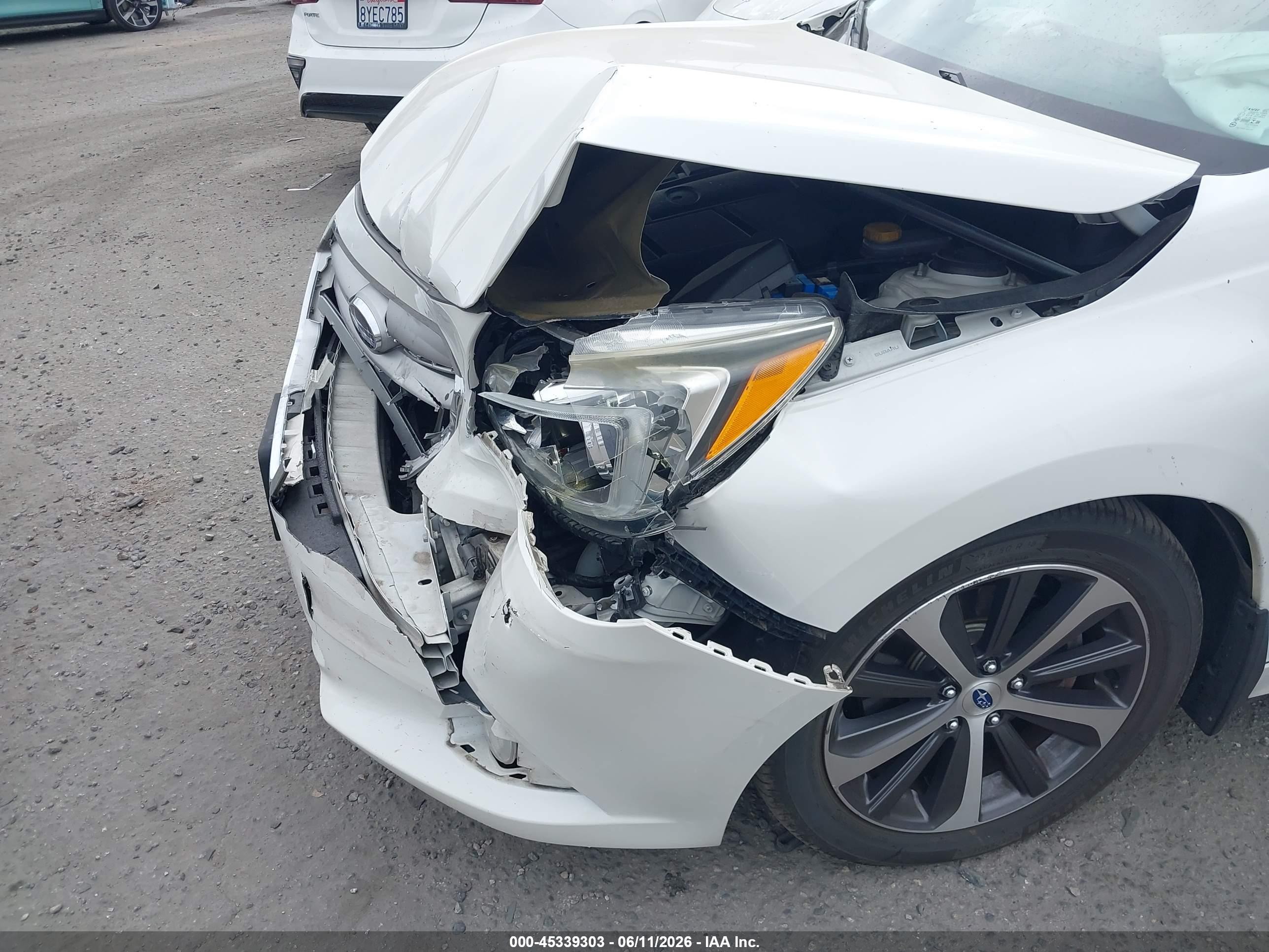 2015 Subaru Legacy 3.6r Limited White vin: 4S3BNEL68F3044777
