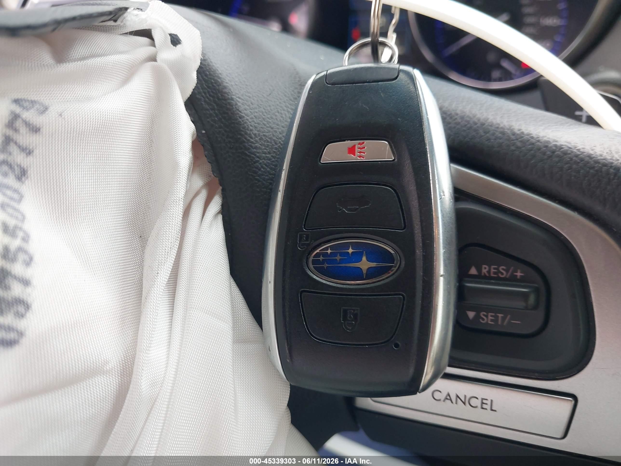 2015 Subaru Legacy 3.6r Limited White vin: 4S3BNEL68F3044777