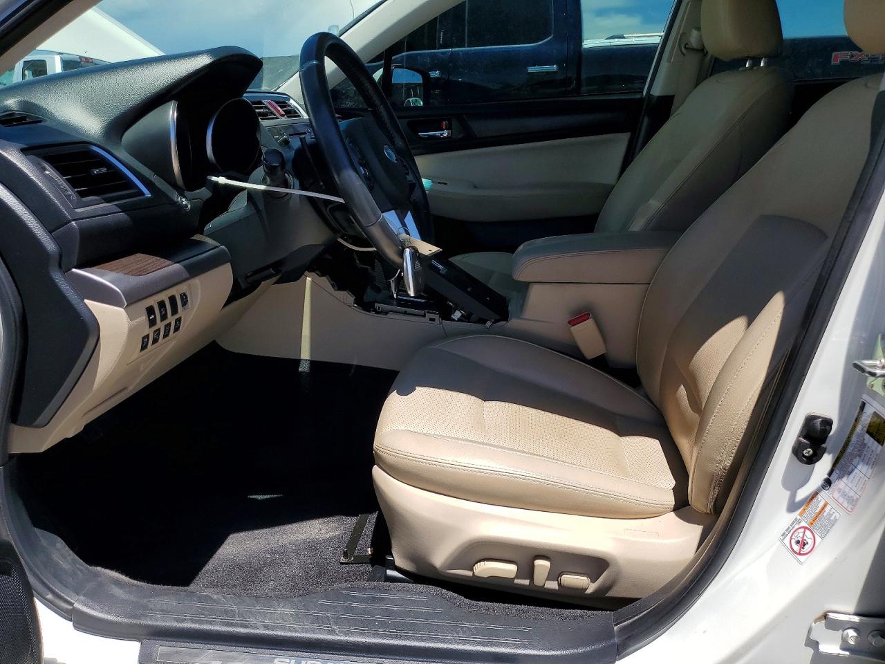 2015 Subaru Legacy 3.6r Limited White vin: 4S3BNEN61F3035156