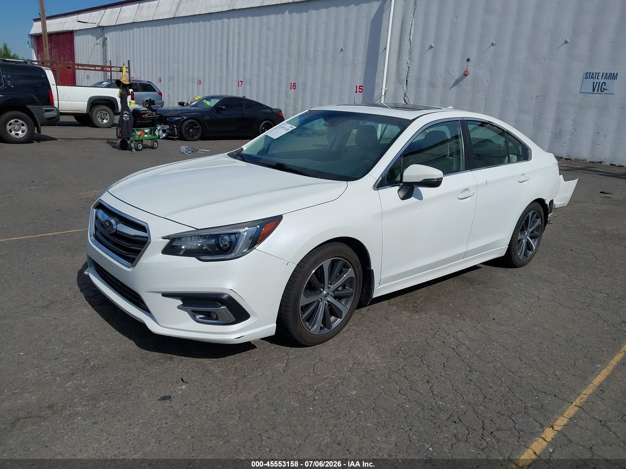2018 Subaru Legacy 3.6r Limited White vin: 4S3BNEN61J3030046