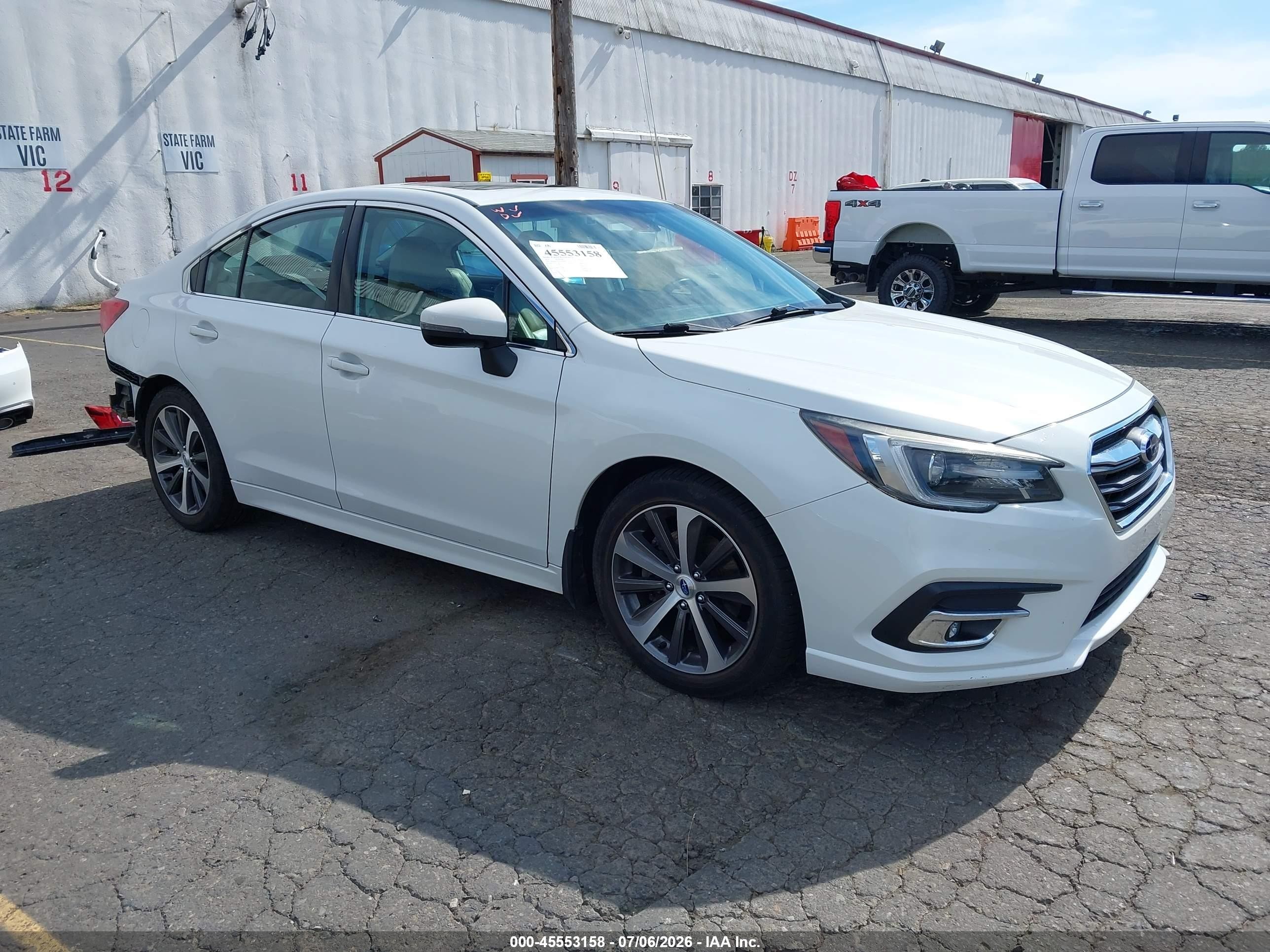 2018 Subaru Legacy 3.6r Limited White vin: 4S3BNEN61J3030046
