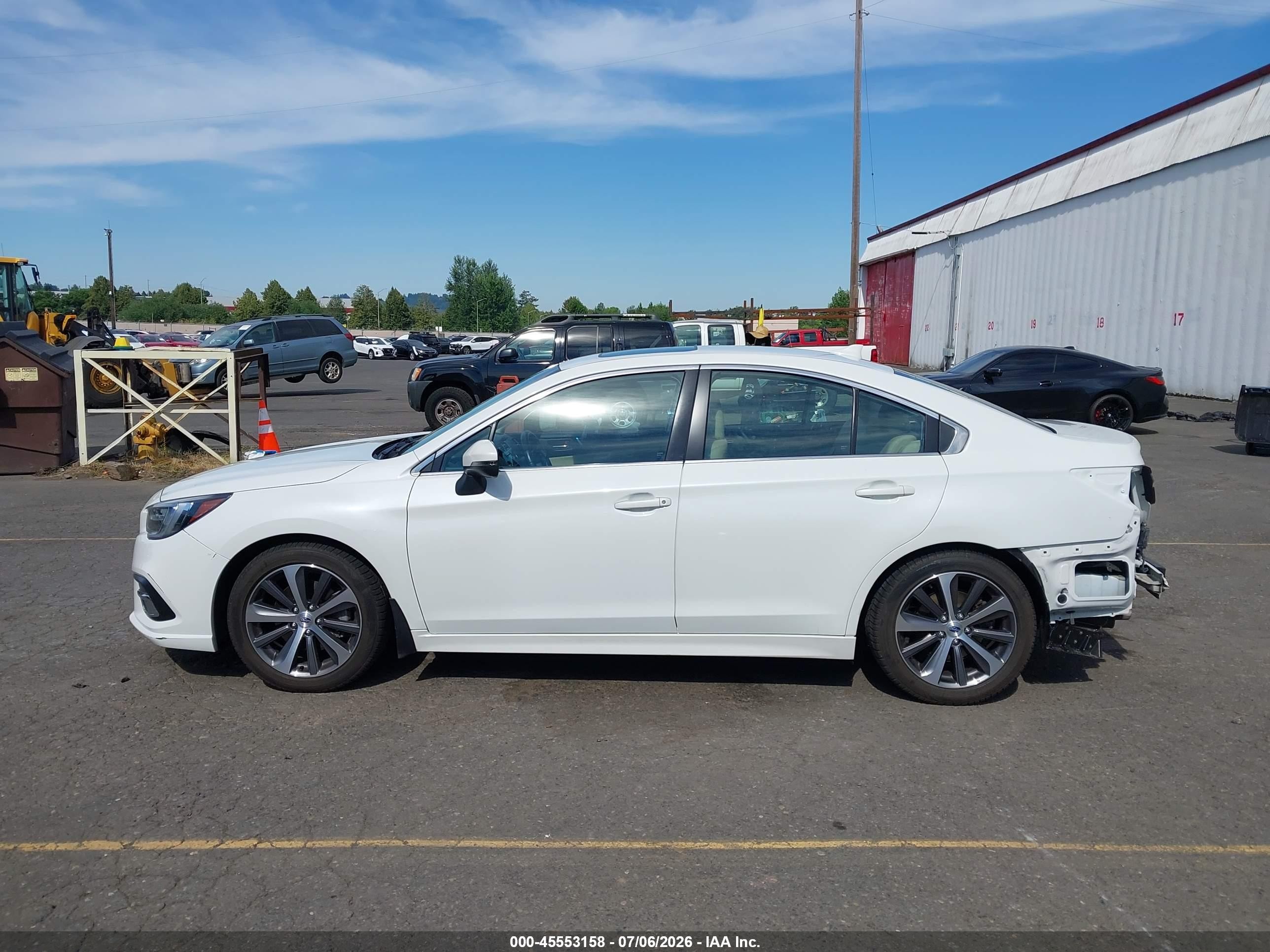 2018 Subaru Legacy 3.6r Limited White vin: 4S3BNEN61J3030046