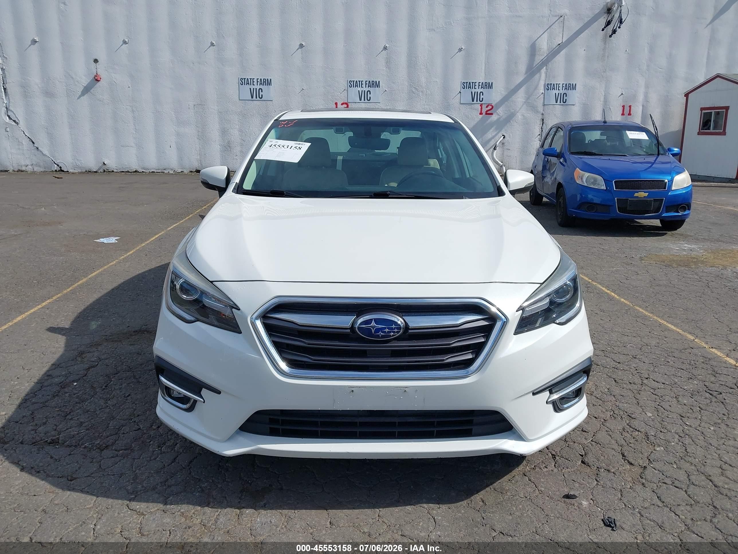 2018 Subaru Legacy 3.6r Limited White vin: 4S3BNEN61J3030046