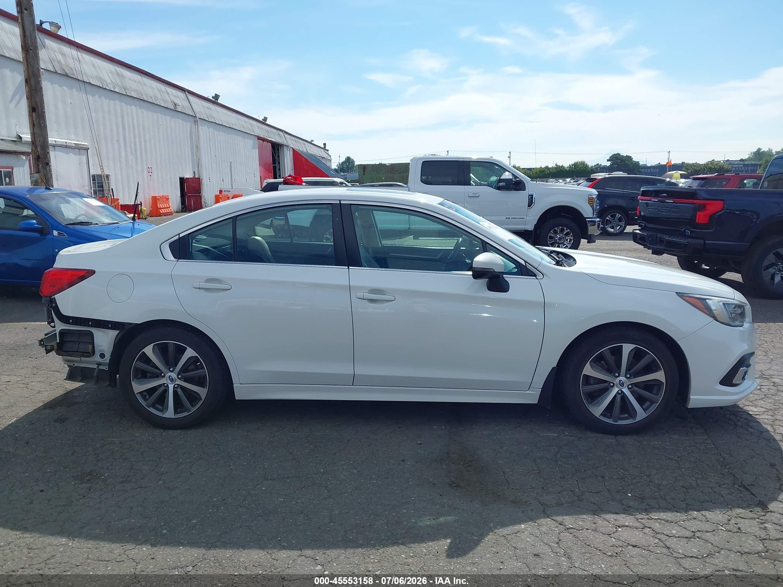 2018 Subaru Legacy 3.6r Limited White vin: 4S3BNEN61J3030046