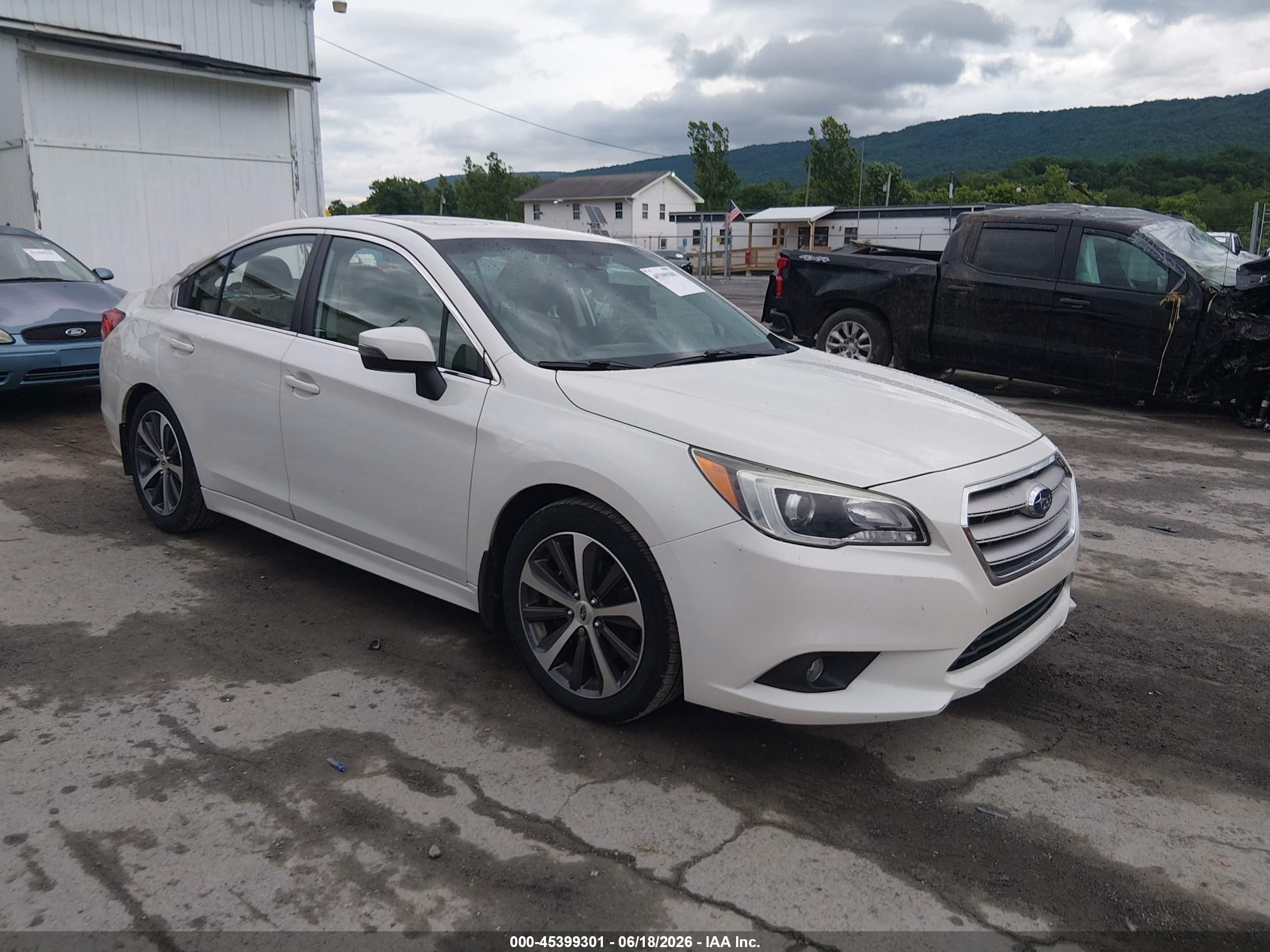 2015 Subaru Legacy 3.6r Limited White vin: 4S3BNEN62F3036218