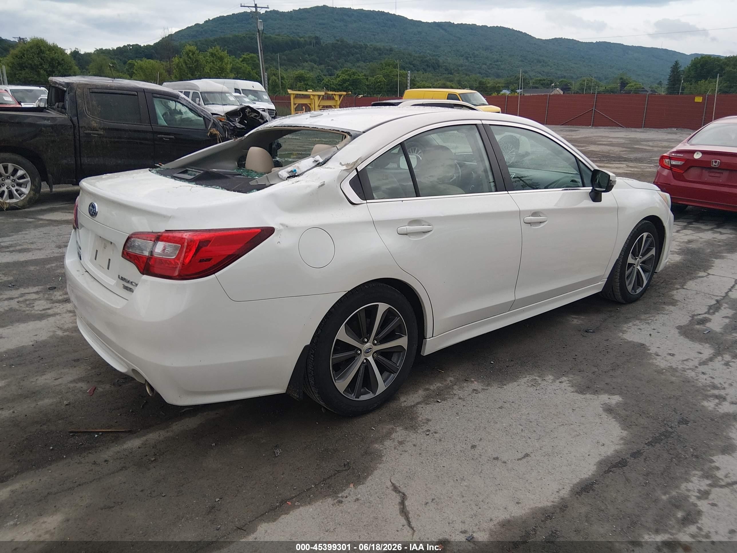 2015 Subaru Legacy 3.6r Limited White vin: 4S3BNEN62F3036218