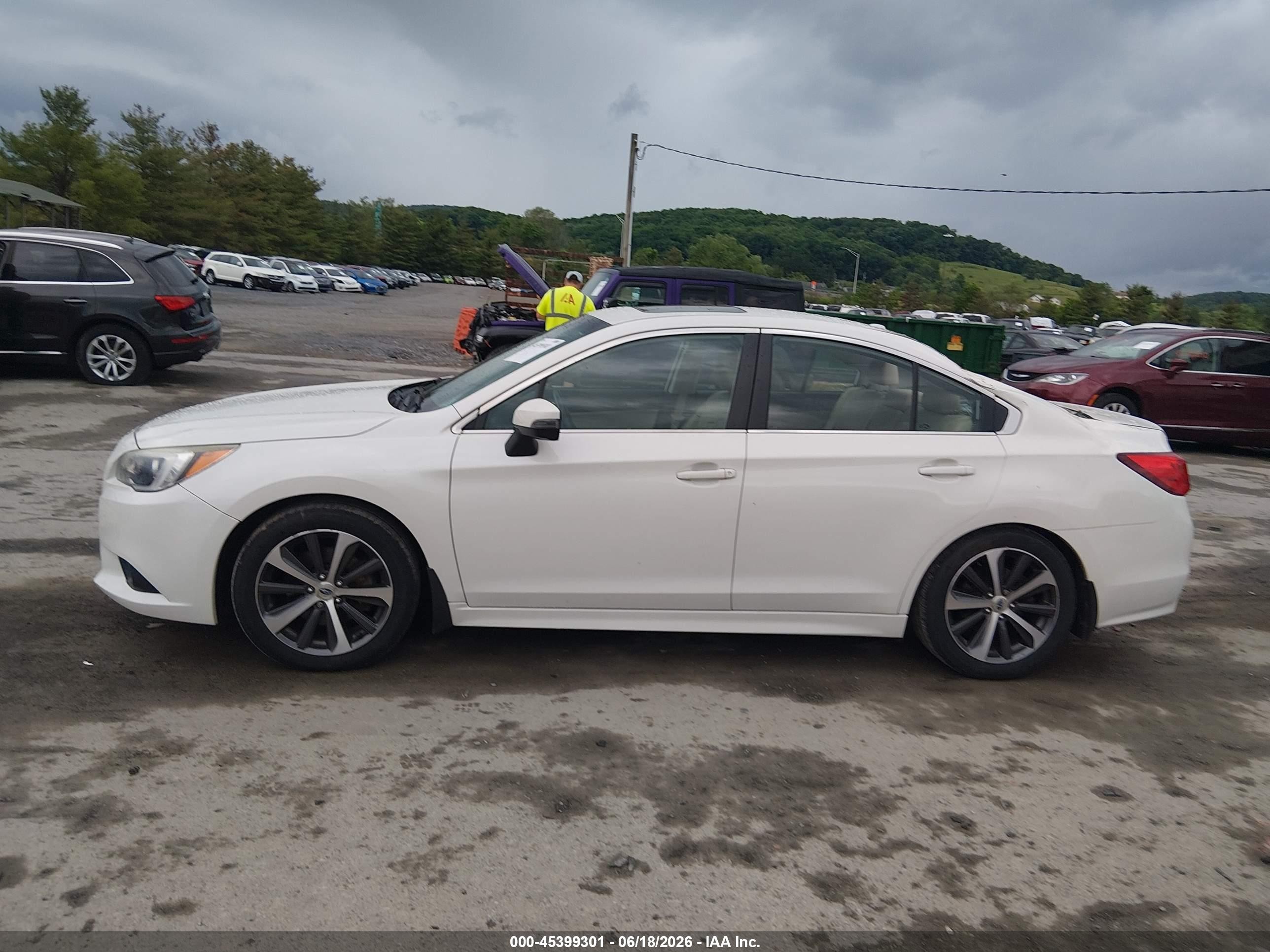 2015 Subaru Legacy 3.6r Limited White vin: 4S3BNEN62F3036218